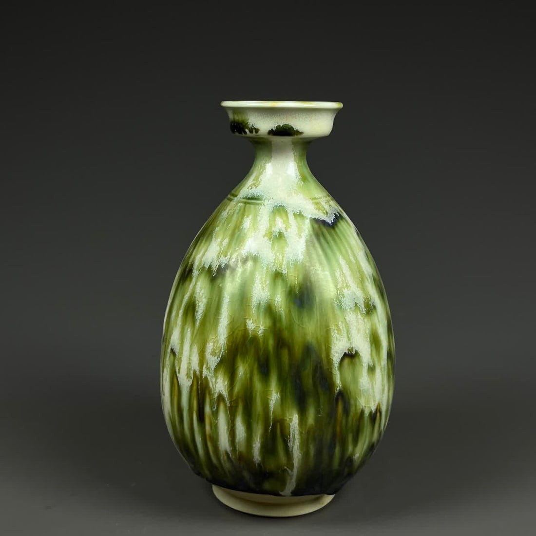 A Sui white glaze floating green plate mouth pot (1 of 7)