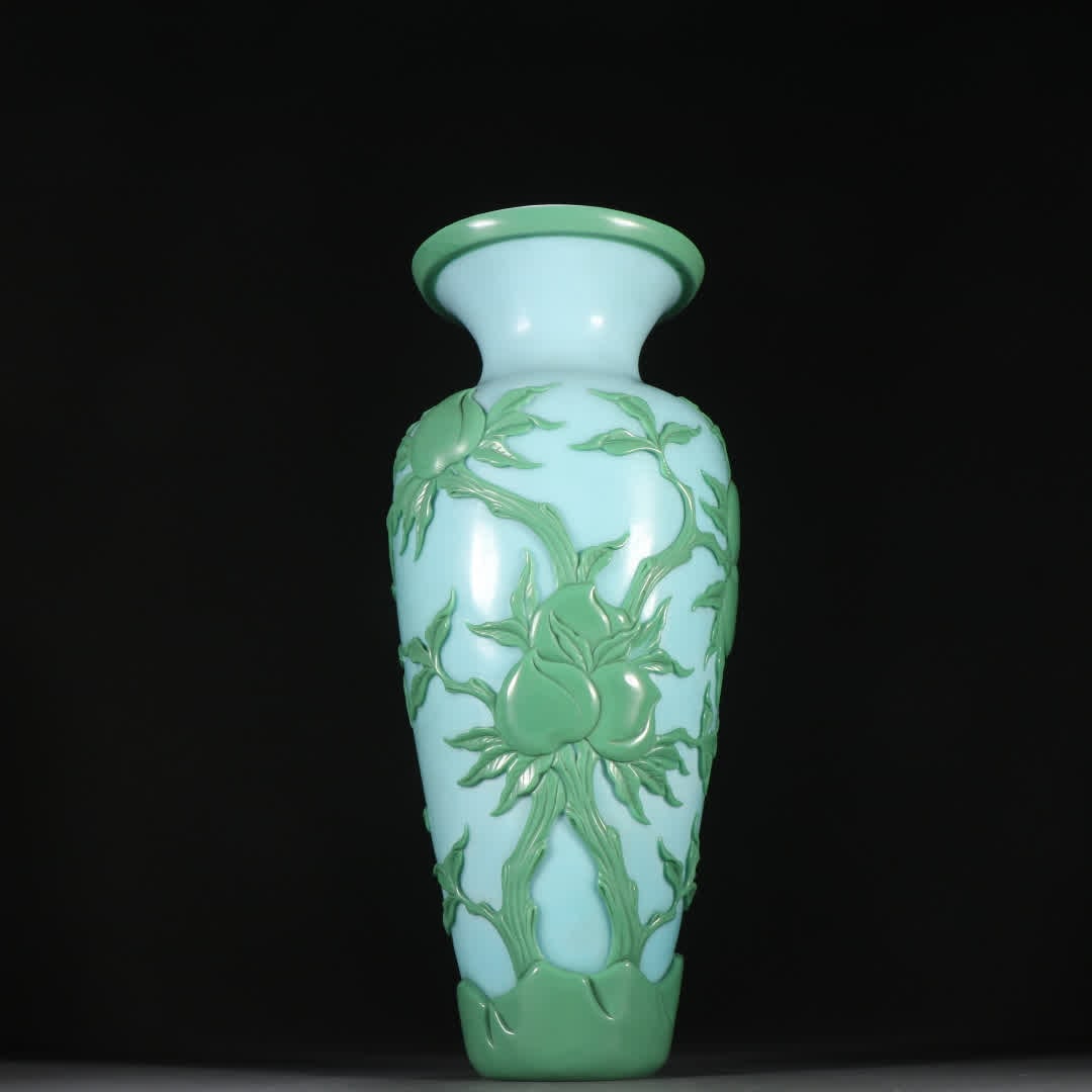 A Qing Dynasty material vessel set of fetal longevity peach pattern appreciation bottle (1 of 9)
