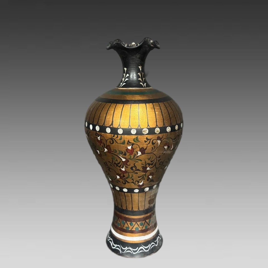 A Tang Dynasty pottery gilt painted flower mouth vase (1 of 5)