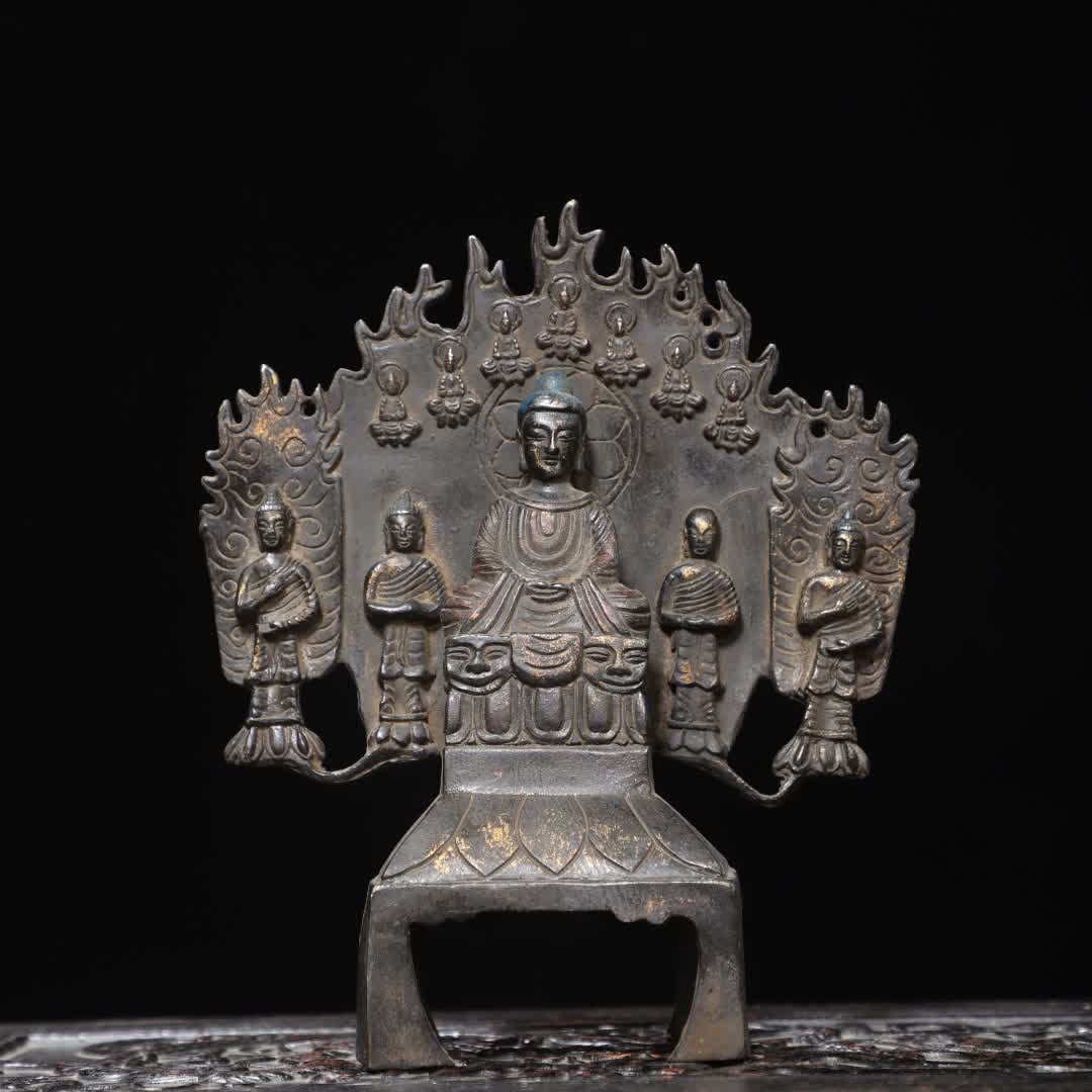 A Buddha statue bronze rubbing gold Northern Wei Buddha statue statue: Buddha statue bronze rubbing gold Northern Wei Buddha statue statue SIZE: H:21cm W:18.5cm T:7cm W:0.82kg (The Dimensions Of All Batches Are Manually Measured.If You Need More Detailed Information, Ple