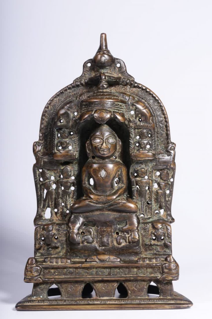 A backlit statue of the Buddha in the Qing Dynasty and gold, copper and silver (1 of 8)