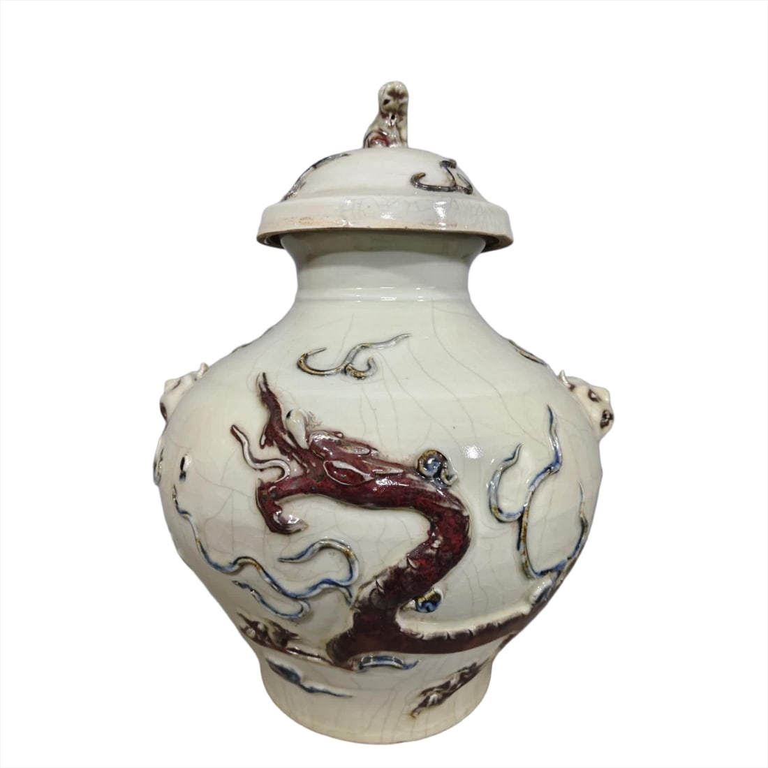 A Yuan Dynasty blue and white glaze red paste plastic cloud dragon pattern animal ear lid jar: Yuan Dynasty blue and white glaze red paste plastic cloud dragon pattern animal ear lid jar SIZE: H:45cm W:29cm (The Dimensions Of All Batches Are Manually Measured.If You Need More Detailed Informati