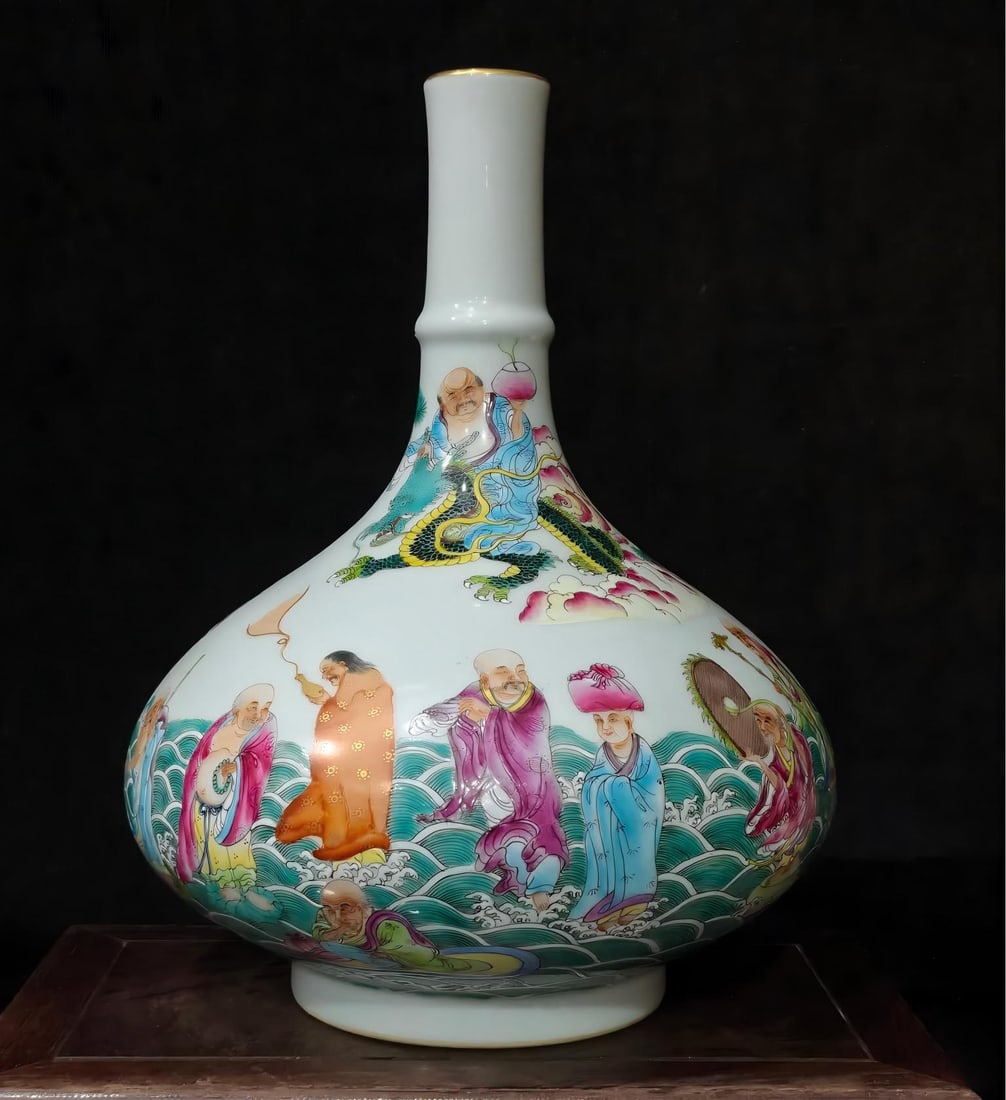 A Qianlong era of the Qing Dynasty made French Lang Cai 18 Arhat flat belly bottle: Qianlong year of the Qing Dynasty Fa Lang Cai 18 Arhat flat belly bottle SIZE: H: 29cm Belly W: 22cm mouthD: 4cm (The Dimensions Of All Batches Are Manually Measured.If You Need More Detailed Informat
