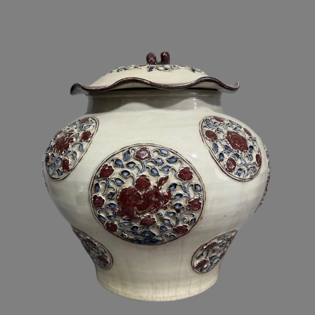 A Yuan Dynasty blue and white glaze red paster consecrated floral pattern lotus leaf lid jar (1 of 7)