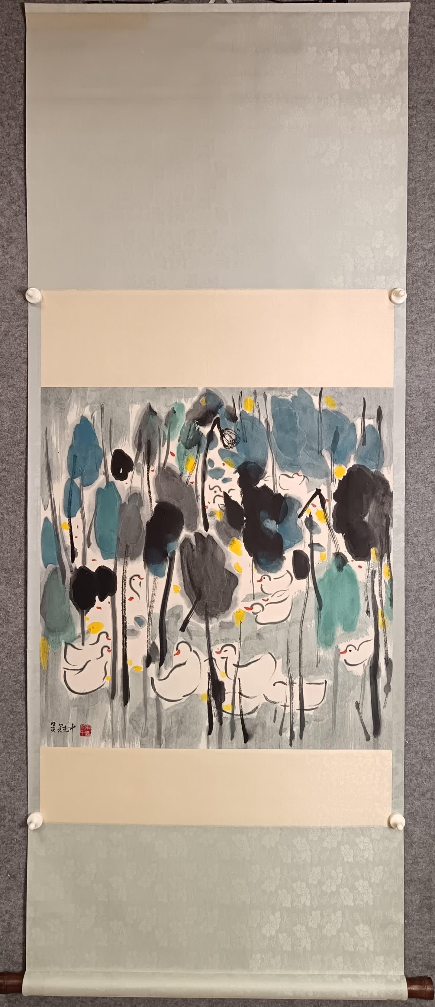 A picture of a lotus flower in Wu Guanzhong: Lotus picture in Wu Guanzhong SIZE: Core 68x69cm (The Dimensions Of All Batches Are Manually Measured.If You Need More Detailed Information, Please Contact Our Customer Service Before Bidding.)