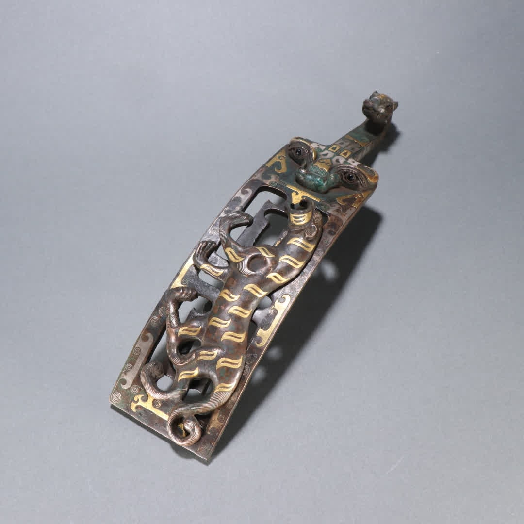 A Han Dynasty copper box gold and silver belt hook (1 of 9)