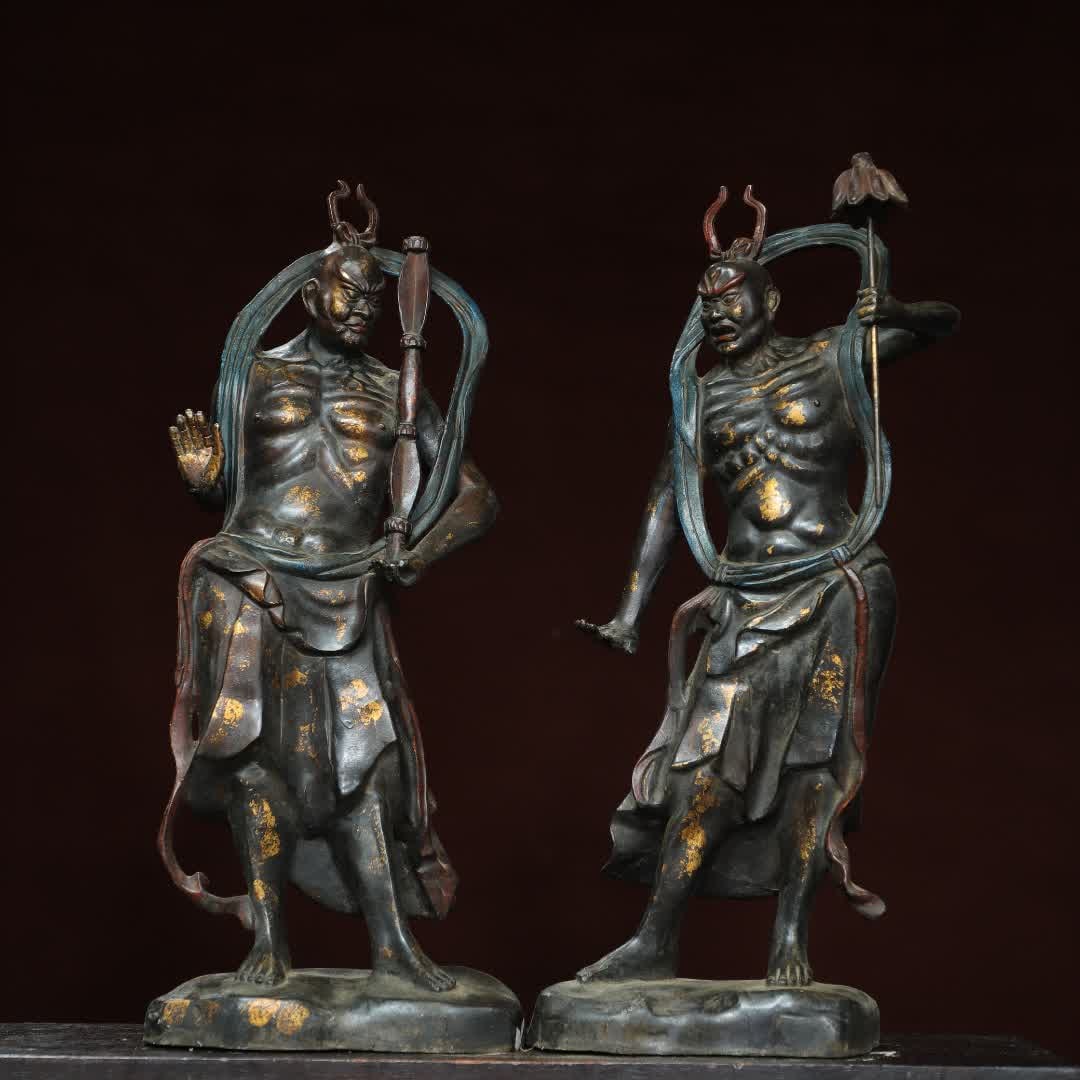 A pair of bronze rubbings [Hum Ha Er General] statues (1 of 9)