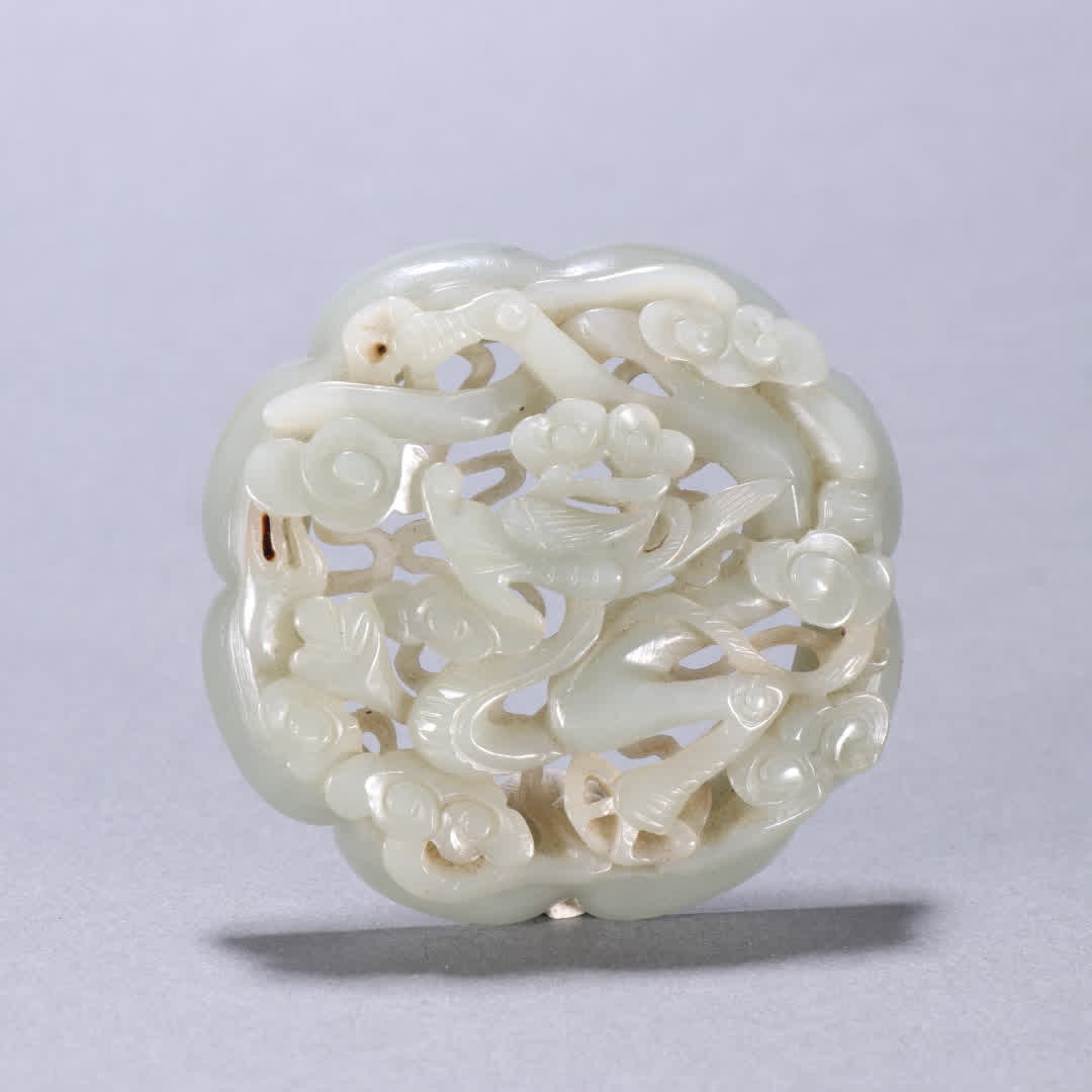 A Qing Dynasty Hetian jade cloud dragon pattern tile (1 of 9)