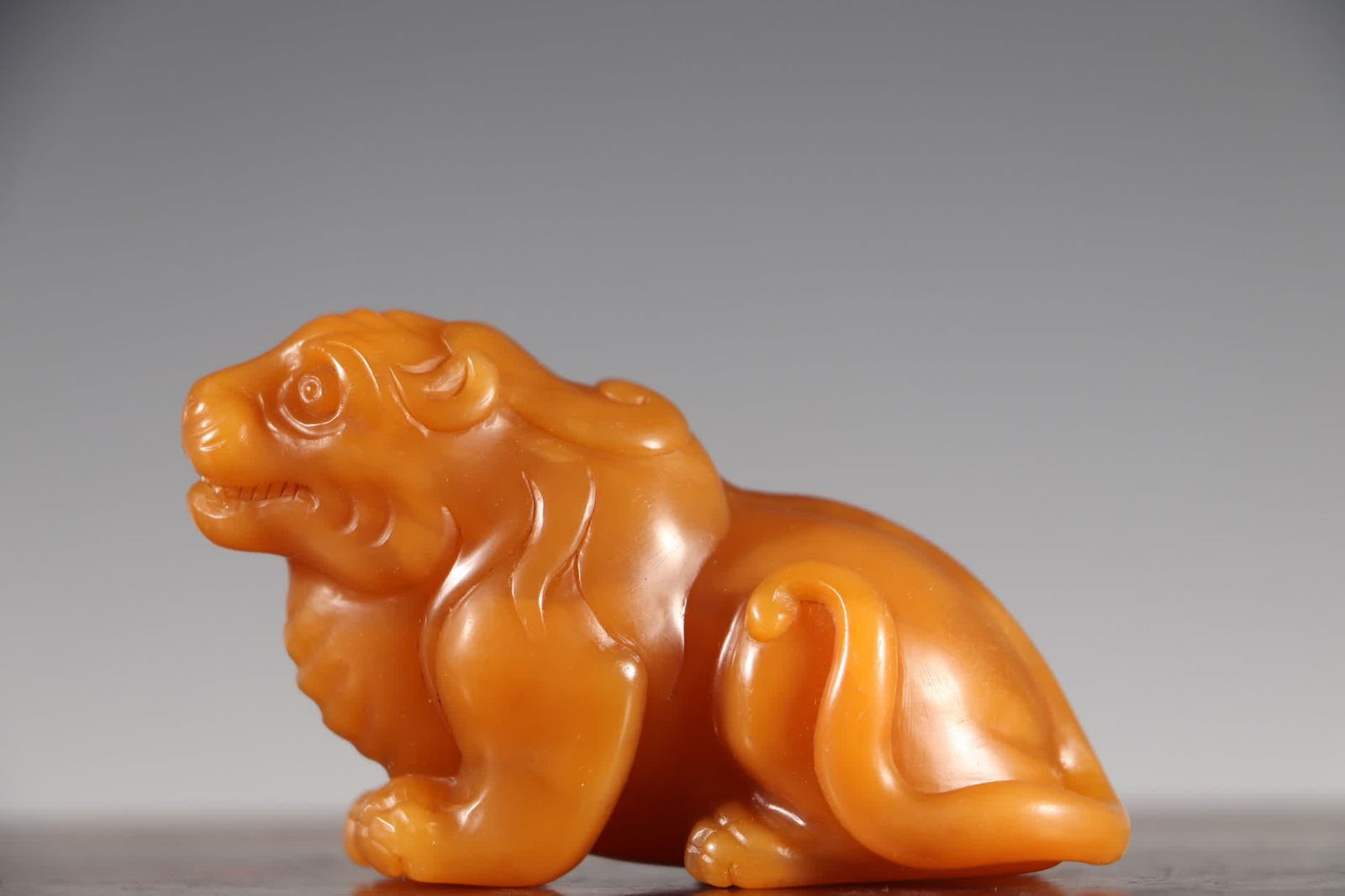 A Qing Dynasty Tian Huangshi auspicious beast paperweight study ornament: Qing Dynasty Tian Huangshi auspicious beast paperweight study ornament SIZE: 6.7x3.5x5.3cm W:154g (The Dimensions Of All Batches Are Manually Measured.If You Need More Detailed Information, Please