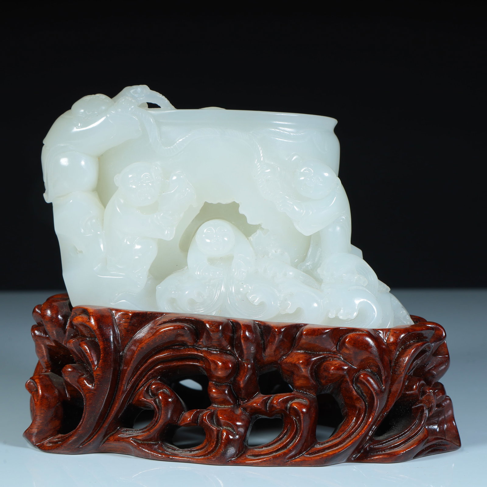 A piece of Qing Dynasty Qianlong Hetian white jade five sons Dengke pattern washing (1 of 13)