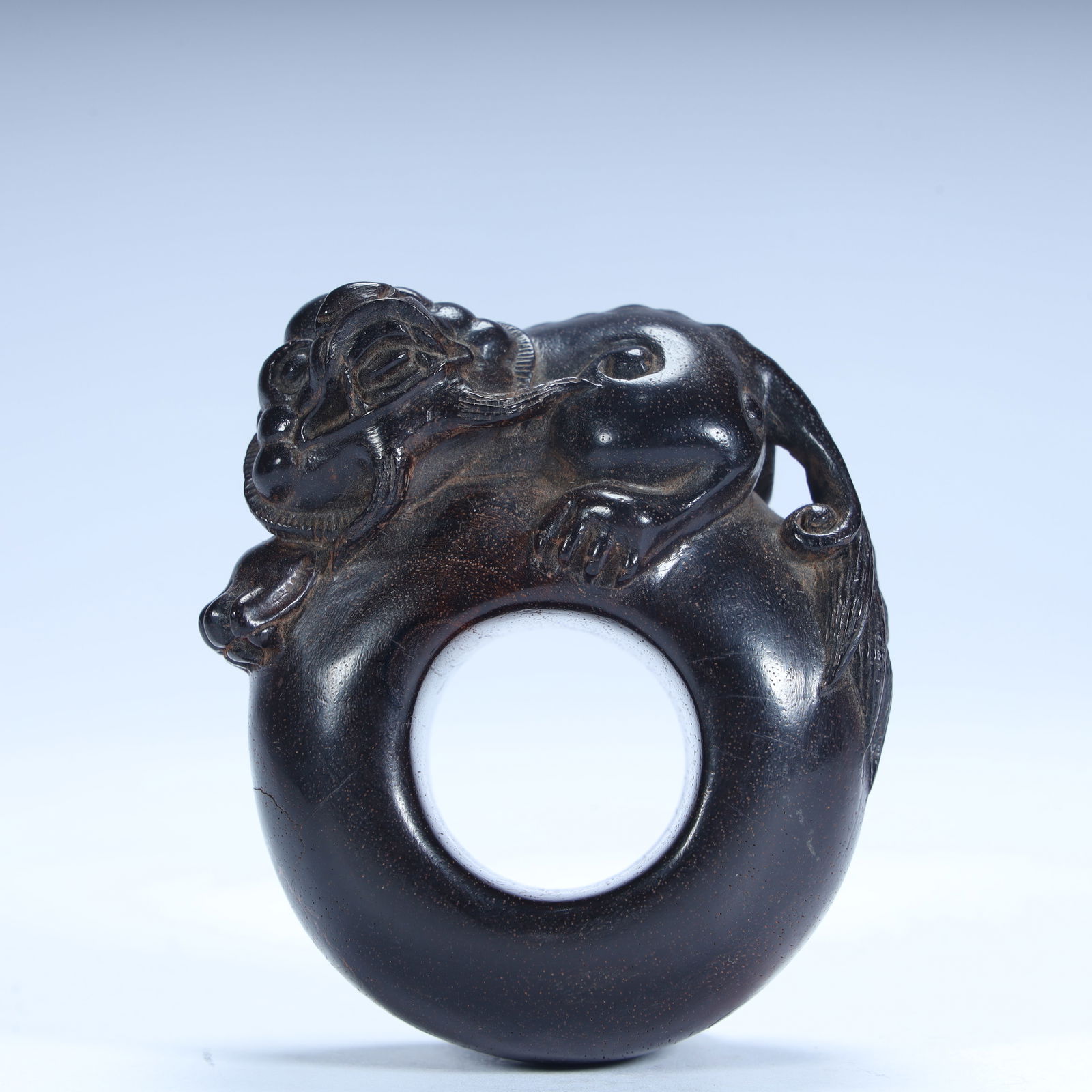 A Qing Dynasty rosewood carved dragon pattern finger: Qing Dynasty rosewood carved dragon pattern finger SIZE: H:3.5cm L:6.5cm W:6cm W:65g (The Dimensions Of All Batches Are Manually Measured.If You Need More Detailed Information, Please Contact Our Cust