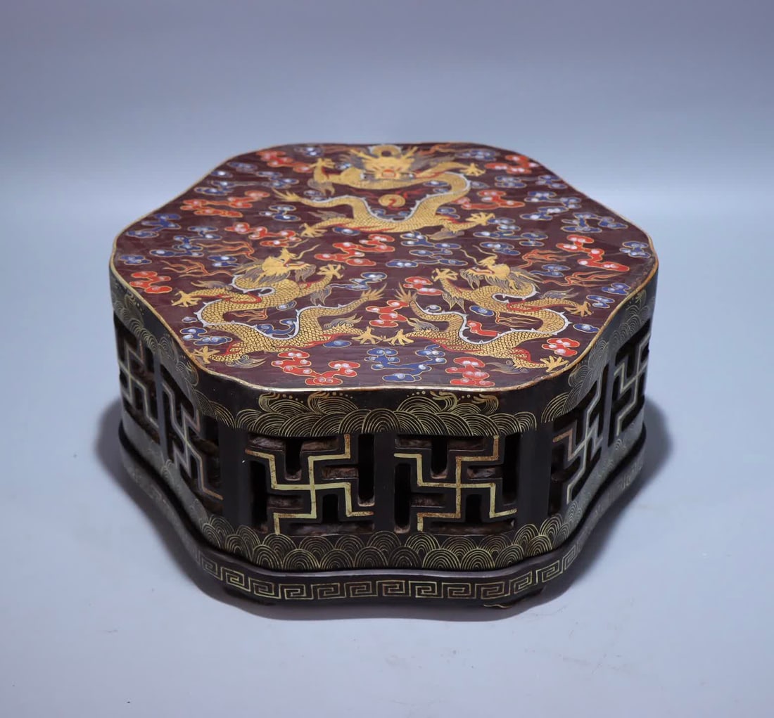 A Qing Dynasty lacquered gold wood carving Qianlong year dragon pattern fruit box (1 of 9)