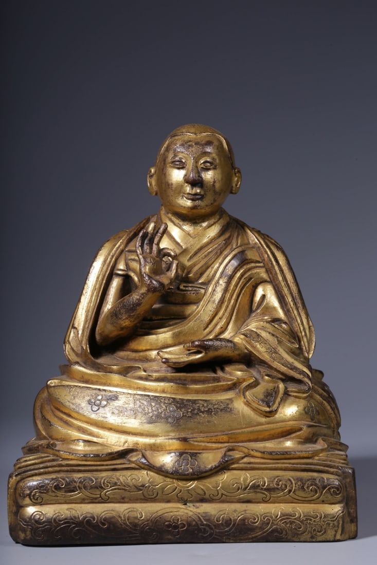 An Exquisite Gilt Bronze Statue of Guru (1 of 8)