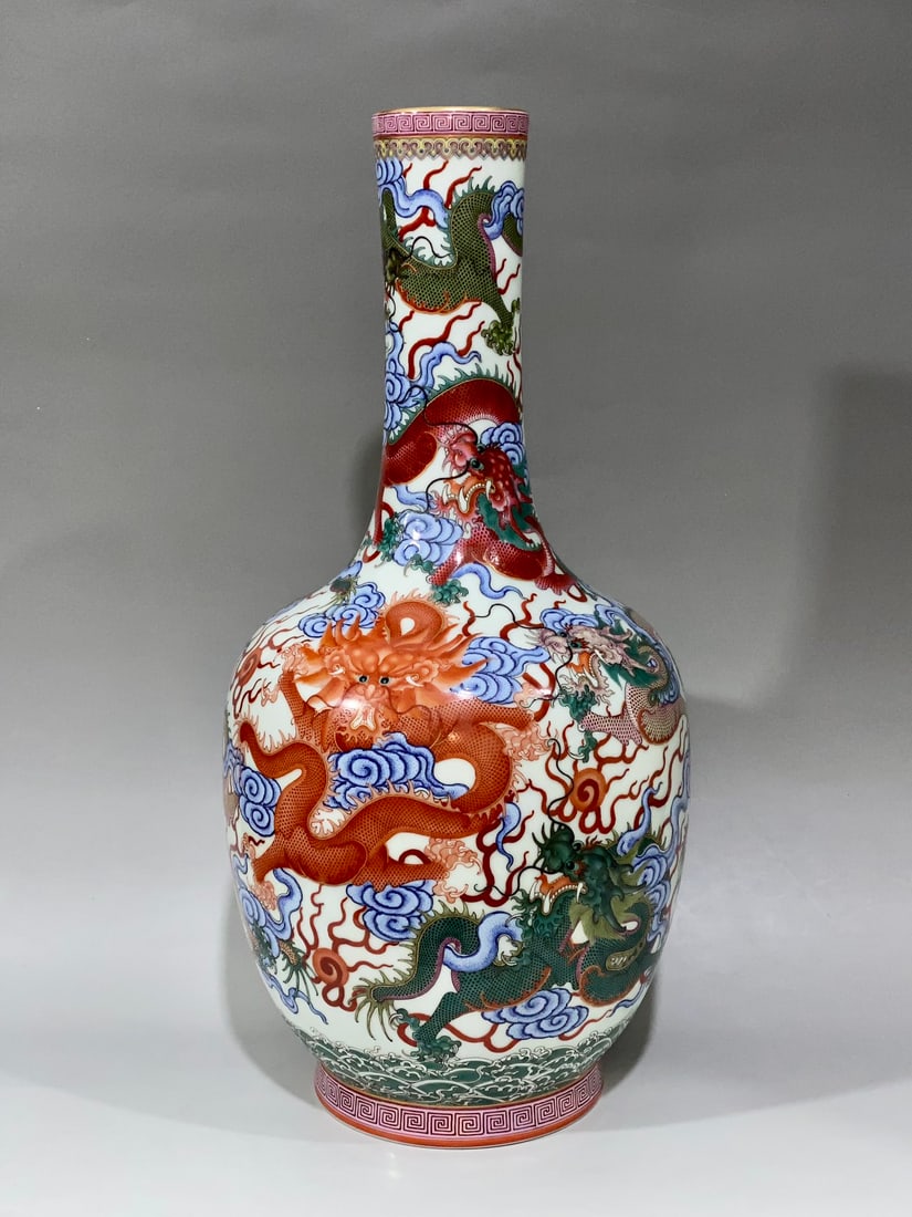 An Exquisite Blue and White Seawater Pattern Dragon Pattern Vase: An Exquisite Blue and White Seawater Pattern Dragon Pattern Vase Qing Dynasty, China Qianlong Six-character Mark Size:39.5cmx18cm (The Dimensions Of All Batches Are Manually Measured.If You Need More