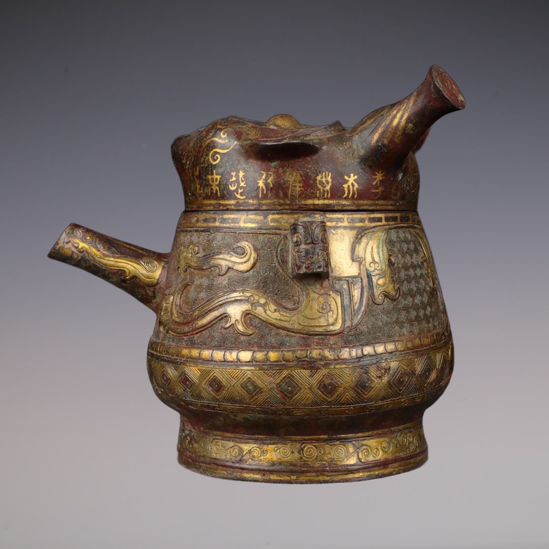 An Exquisite Bronze Inlaid Gold Dragon Pattern With Inscription Ewer: An Exquisite Bronze Inlaid Gold Dragon Pattern With Inscription Ewer Han Dynasty, China Size:25cmx24cm Weight:3315g (The Dimensions Of All Batches Are Manually Measured.If You Need More Detailed Infor