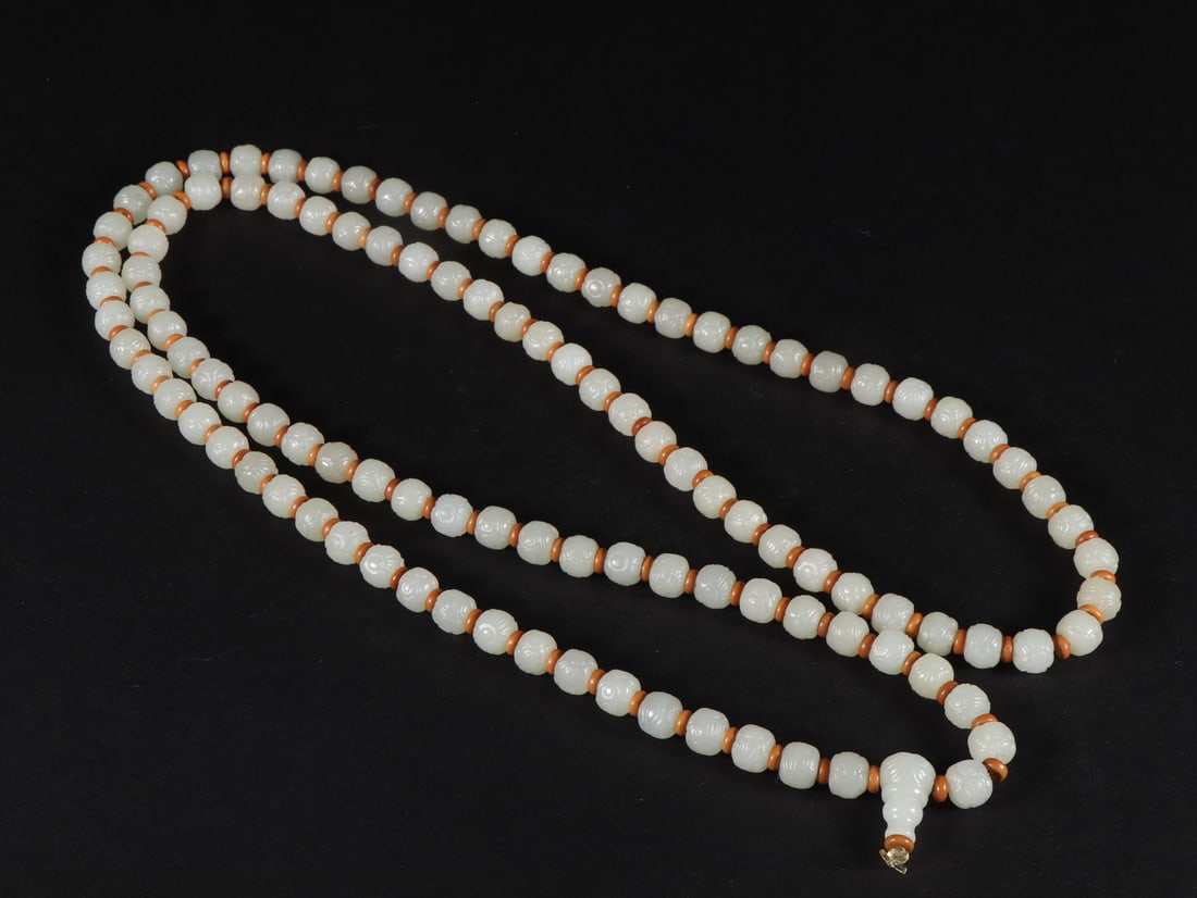 An Exquisite White Jade Bracelets: An Exquisite White Jade Bracelets Qing Dynasty, China Size:0.7cm Weight:84g (The Dimensions Of All Batches Are Manually Measured.If You Need More Detailed Information, Please Contact Our Customer Serv