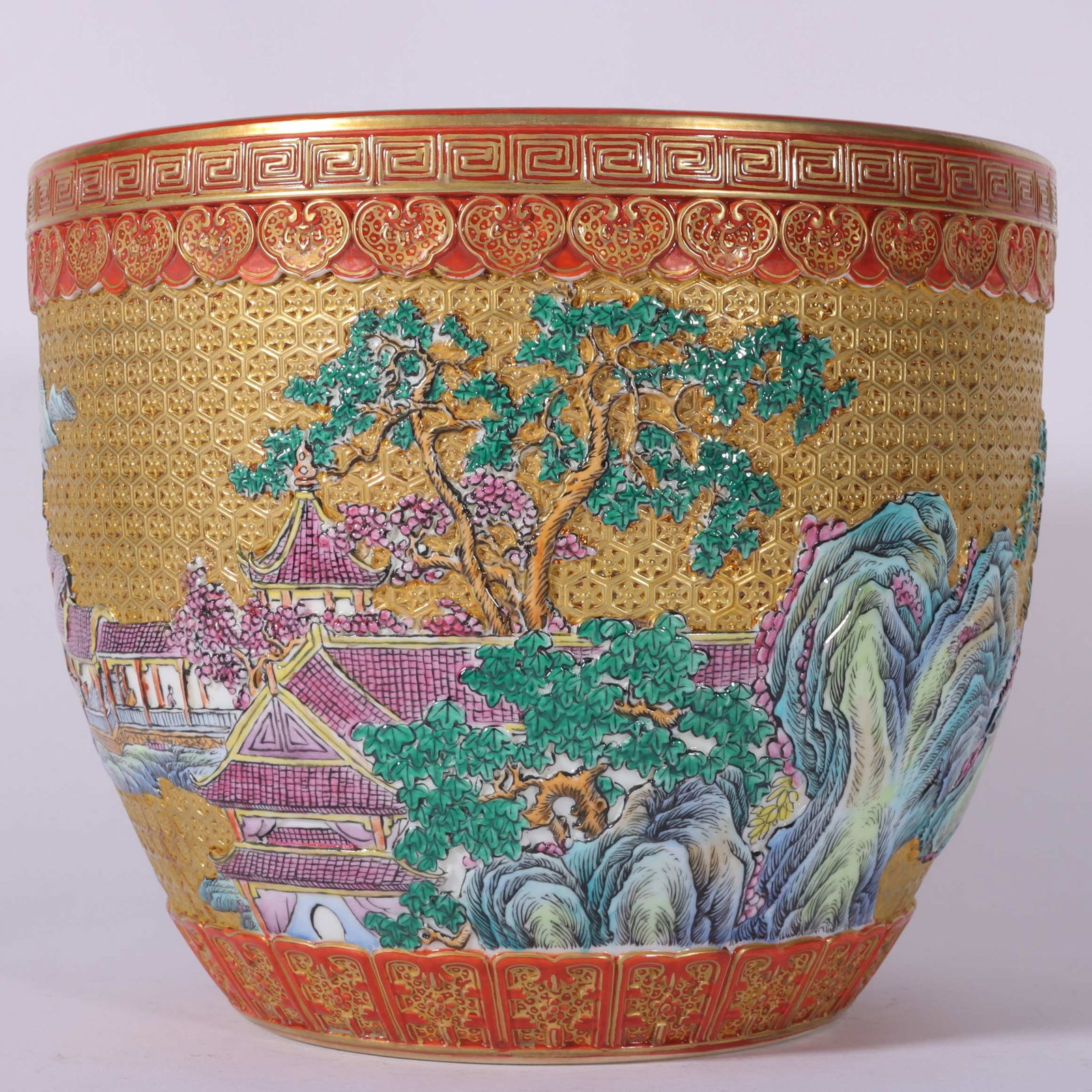 An Exquisite Enamel Landscape Pattern Vat: An Exquisite Enamel Landscape Pattern Vat Qing Dynasty, China Qianlong Six-character Mark Size:19cmx22.5cm (The Dimensions Of All Batches Are Manually Measured.If You Need More Detailed Information, P