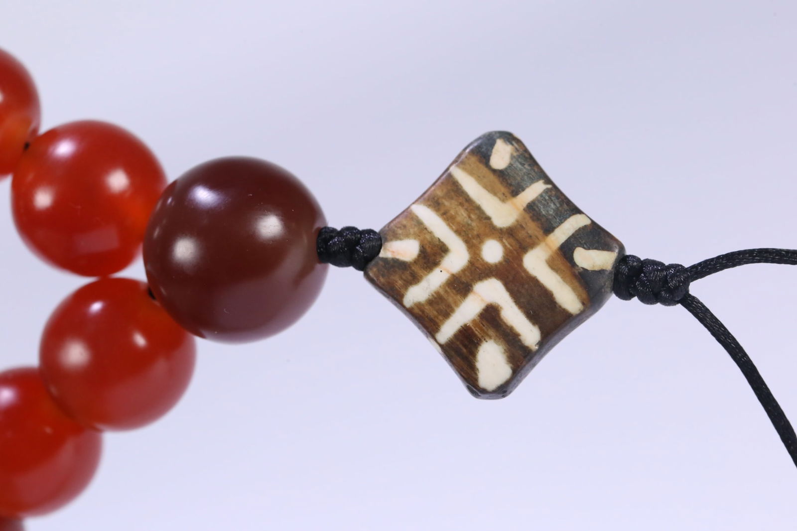 An Exquisite Agate Bracelets - 9