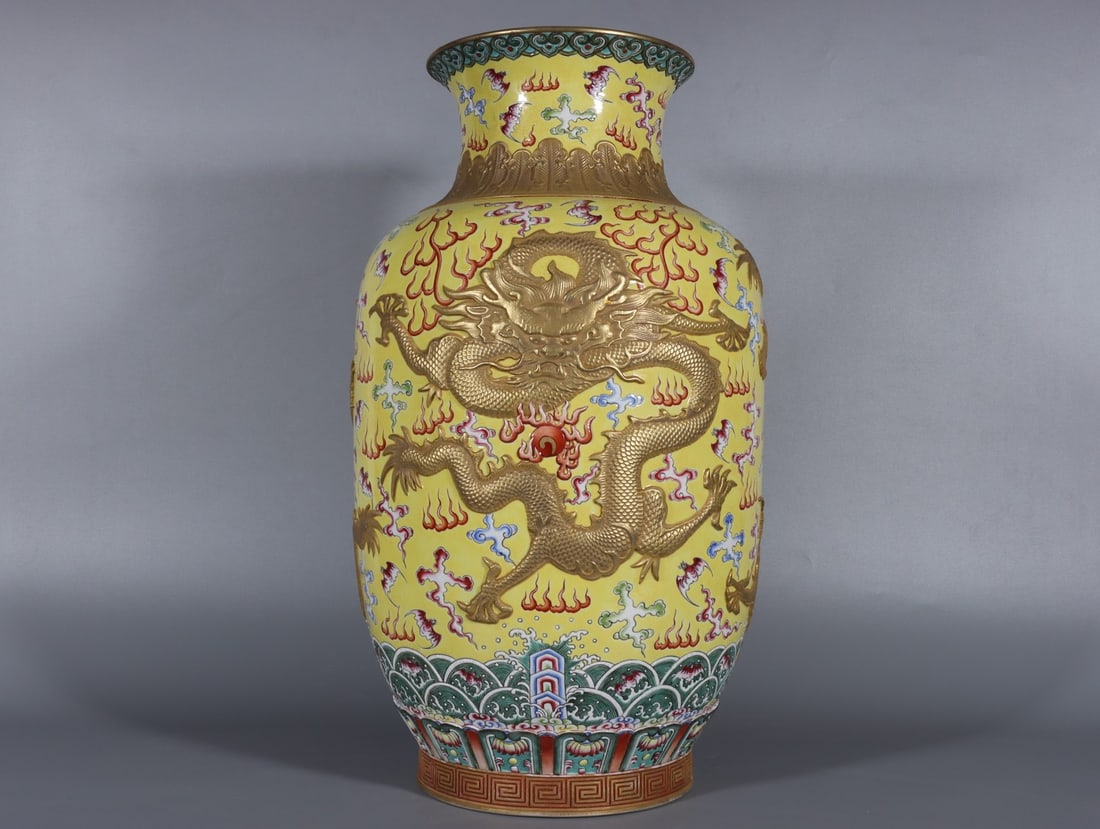 An Exquisite Famille-Rose Dragon Pattern Seawater Pattern Vase: An Exquisite Famille-Rose Dragon Pattern Seawater Pattern Vase Qing Dynasty, China Qianlong Six-character Mark Size:52cm (The Dimensions Of All Batches Are Manually Measured.If You Need More Detailed