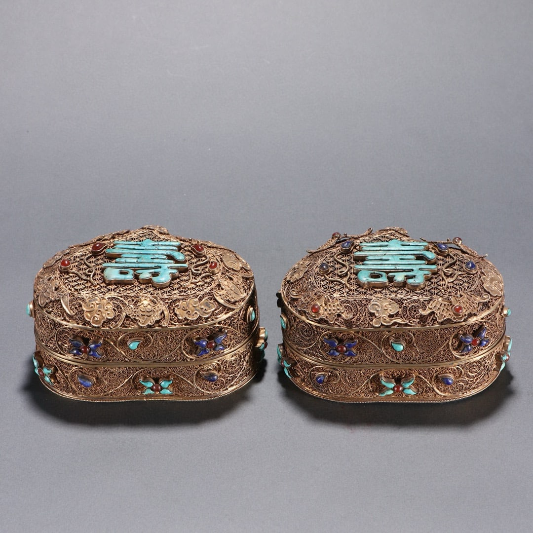 An Exquisite Gilt Silver Inlaid Turquoise Bats and Peach Pattern Peach-Shaped Box: An Exquisite Gilt Silver Inlaid Turquoise Bats and Peach Pattern Peach-Shaped Box Qing Dynasty, China Size:5.5cmx11cmx8cm (The Dimensions Of All Batches Are Manually Measured.If You Need More Detailed