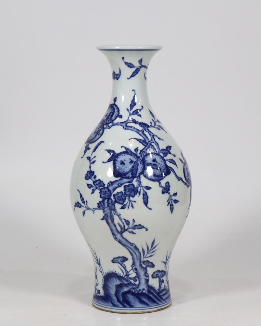 An Exquisite Blue and White Bats and Peach Pattern Vase: An Exquisite Blue and White Bats and Peach Pattern Vase Qing Dynasty, China Yongzheng Six-character Mark Size:32.8cmx15cm (The Dimensions Of All Batches Are Manually Measured.If You Need More Detailed