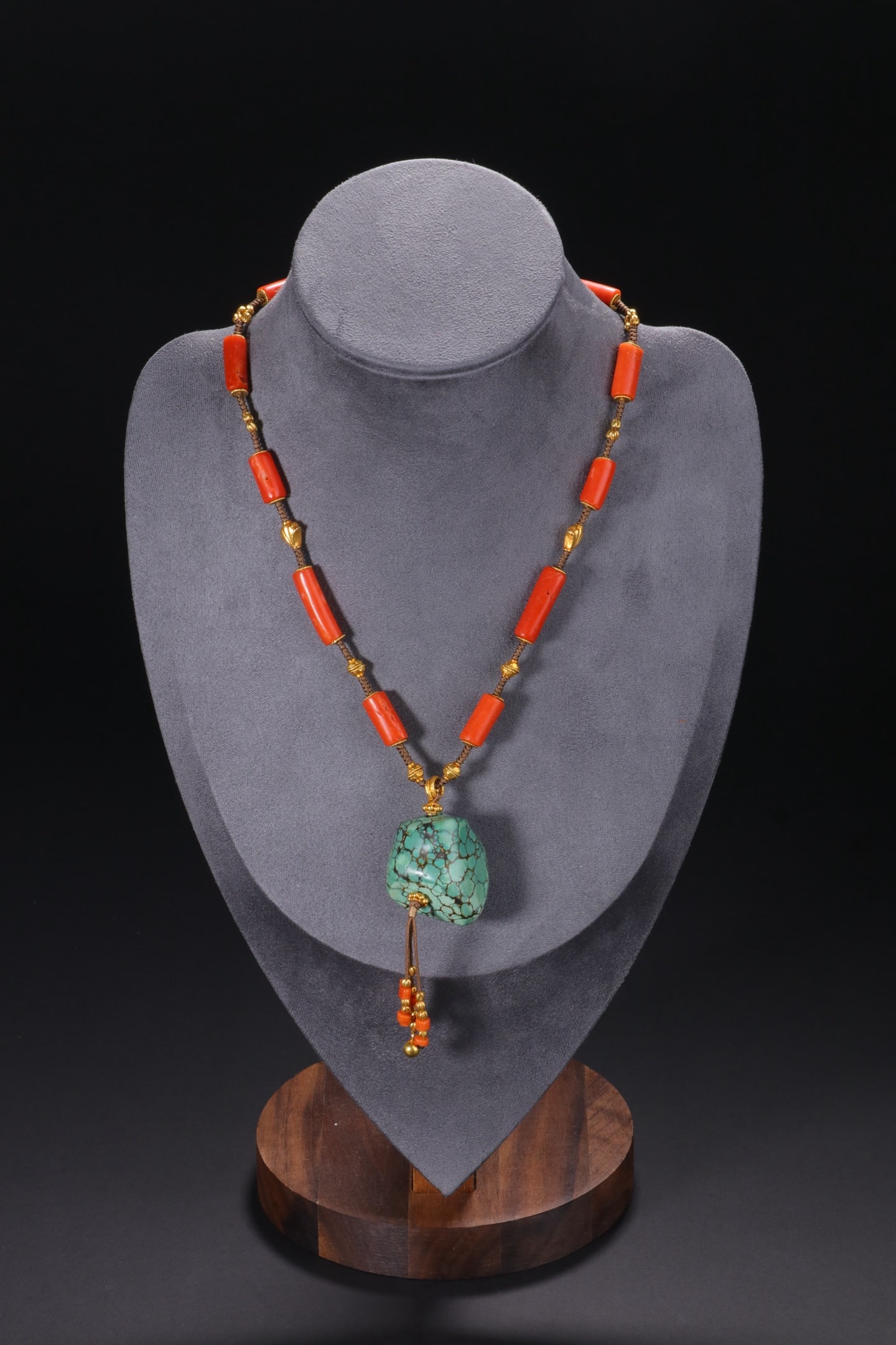 An Exquisite Turquoise Inlaid Gems Necklace (1 of 9)