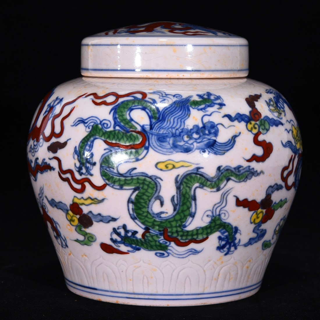 An Exquisite Doucai Dragon Pattern Jar - 2