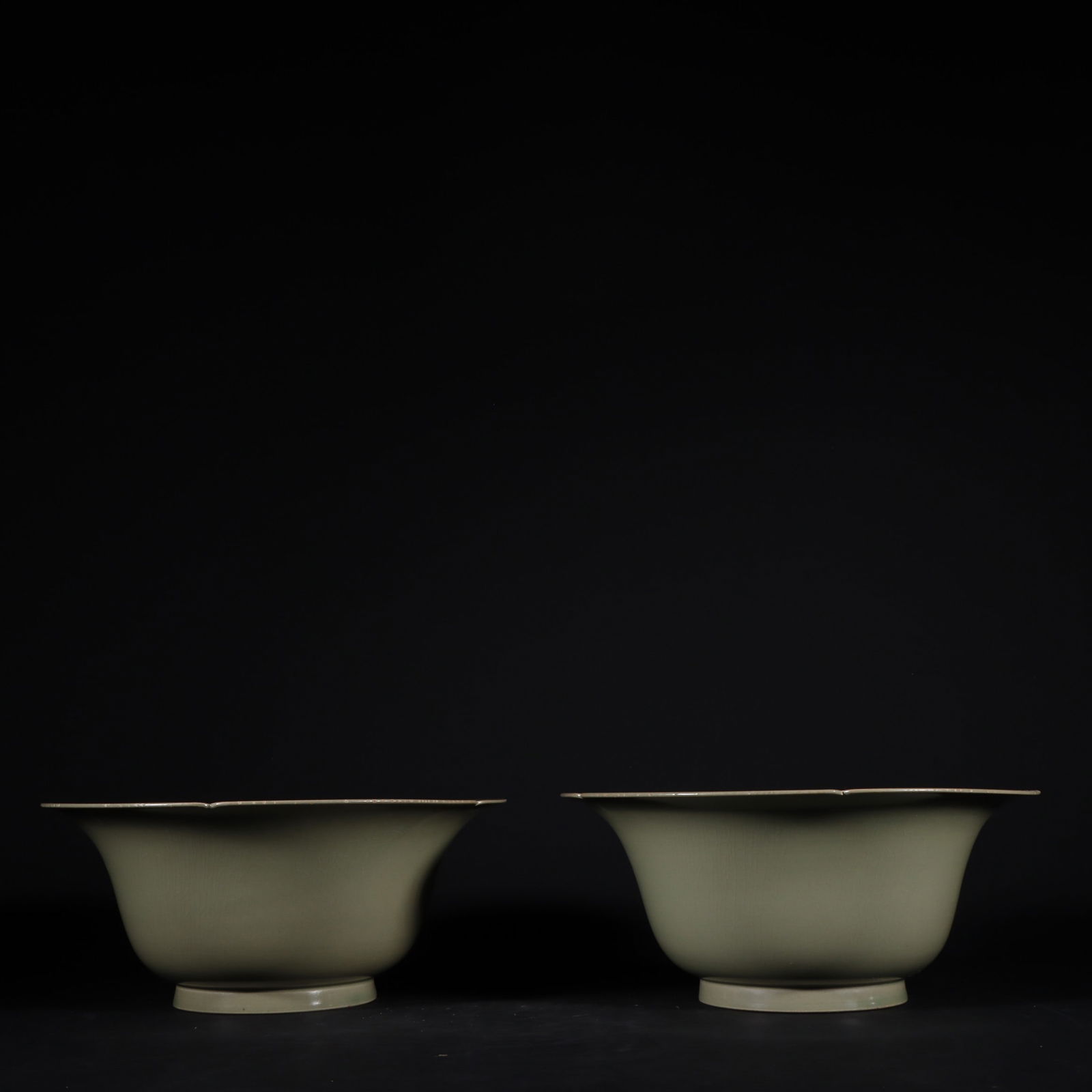 A Pair of Exquisite Yue yao Celadon Bowl: A Pair of Exquisite Yue yao Celadon Bowl Tang Dynasty, China Size:9.4cmx22cm (The Dimensions Of All Batches Are Manually Measured.If You Need More Detailed Information, Please Contact Our Customer