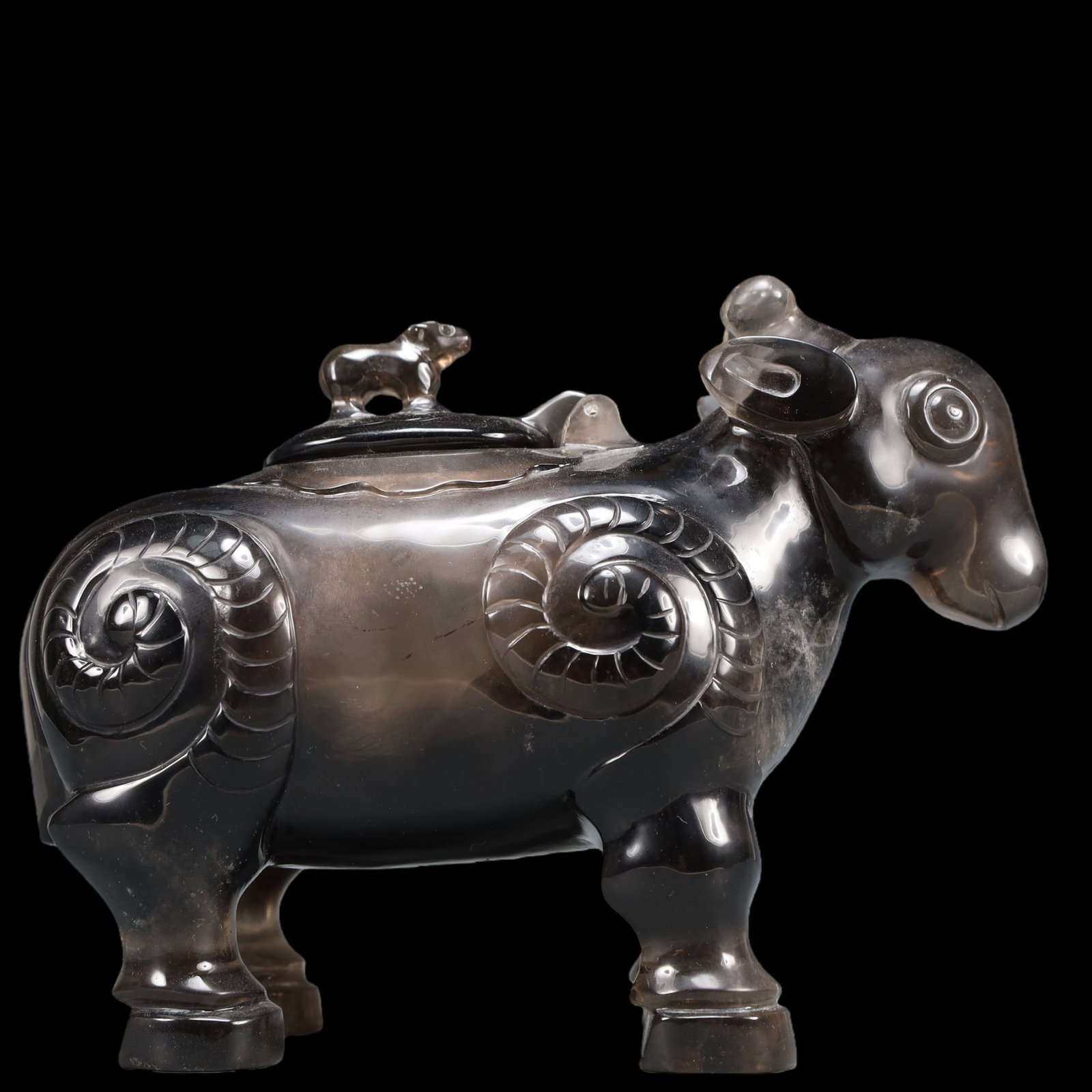 A Exquisite Crystal Sheep-Form Censer: A Exquisite Crystal Sheep-Form Censer Qing Dynasty, China Size:20cmx9cmx15cm Weight:2250g (The Dimensions Of All Batches Are Manually Measured.If You Need More Detailed Information, Please