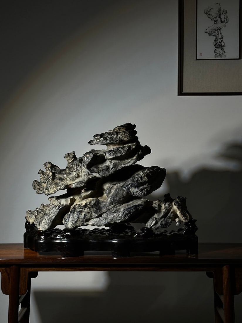 An Exquisite Lingbi Stone Ornament: An Exquisite Lingbi Stone Ornament Qing Dynasty, China Size:84cmx60cmx30cm (The Dimensions Of All Batches Are Manually Measured.If You Need More Detailed Information, Please Contact Our Customer Servi