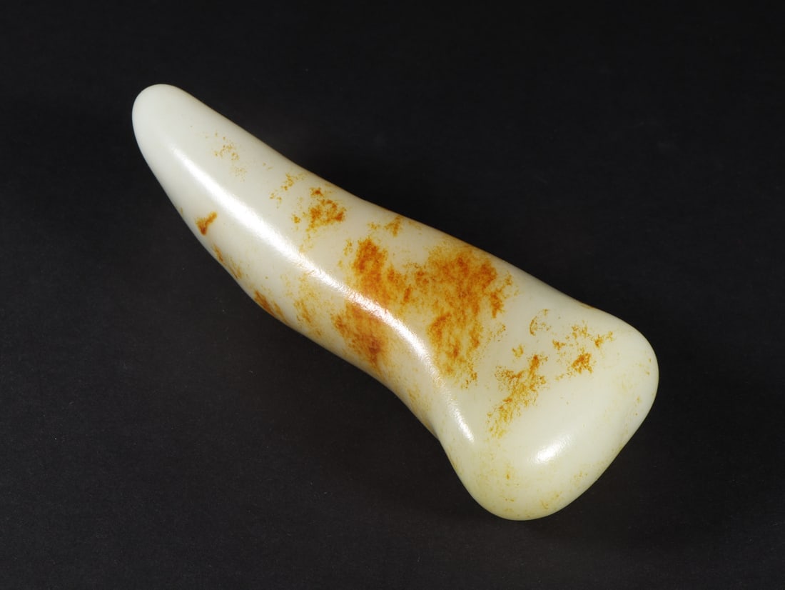 An Exquisite White Jade Ornament (1 of 9)