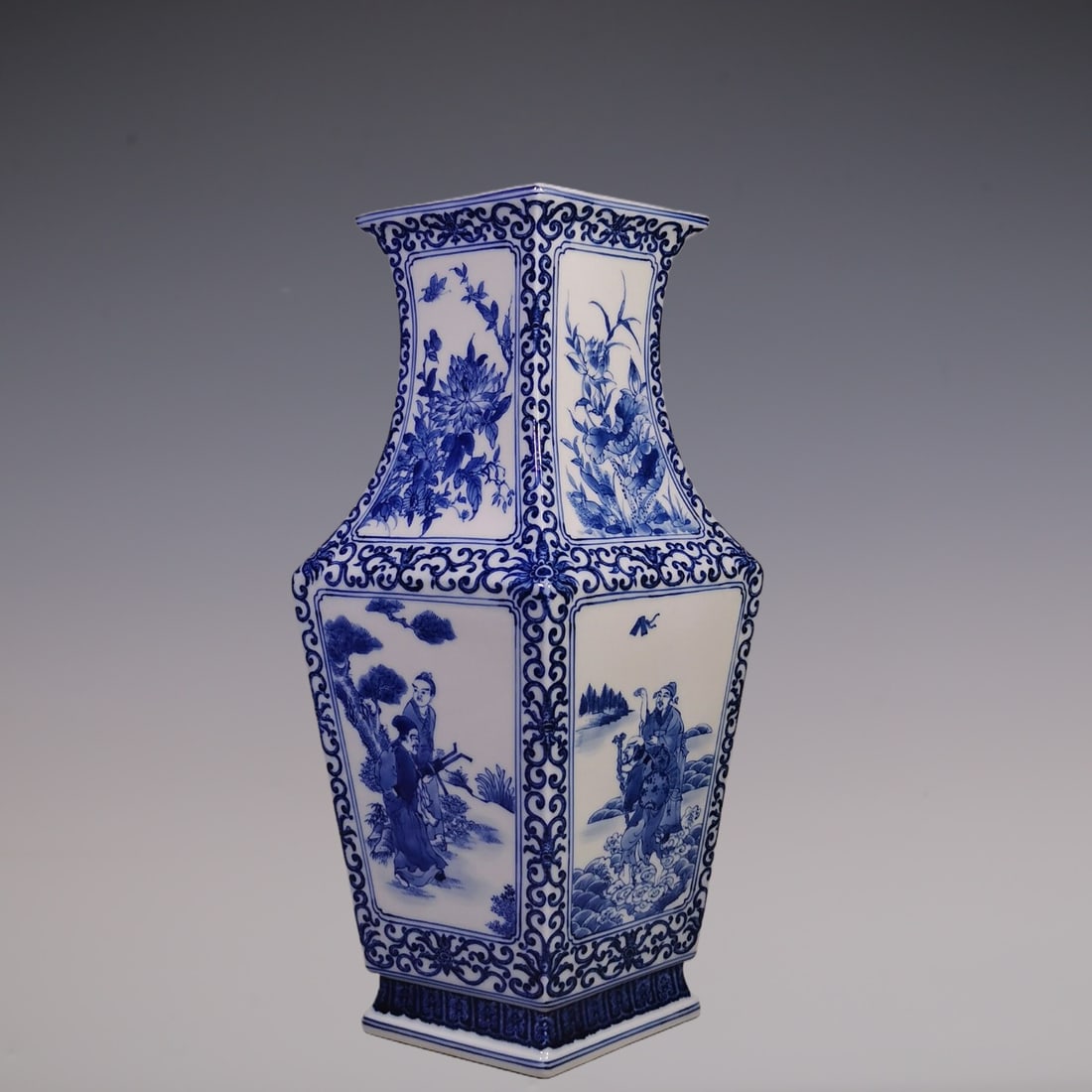 An Exquisite Blue and White Lotus Pattern Flower and Bird Pattern Character and Story Pattern Vase: An Exquisite Blue and White Lotus Pattern Flower and Bird Pattern Character and Story Pattern Vase Qing Dynasty, China Yongzheng Six-character Mark Size:41.2cmx11cm (The Dimensions Of All Batches Are