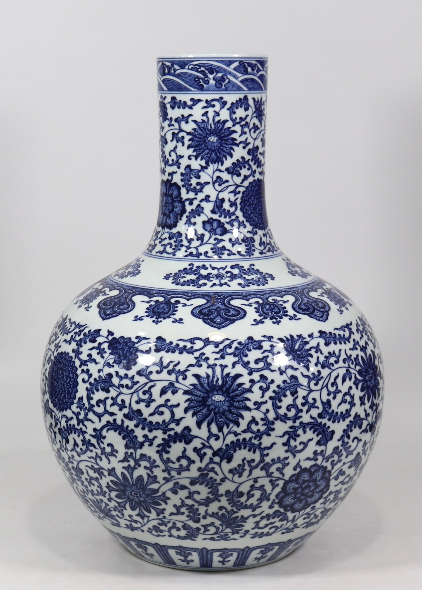 An Exquisite Blue and White Lotus Pattern Seawater Pattern Vase: An Exquisite Blue and White Lotus Pattern Seawater Pattern Vase Qing Dynasty, China Qianlong Six-character Mark Size:54.5cmx35cm (The Dimensions Of All Batches Are Manually Measured.If You Need More D