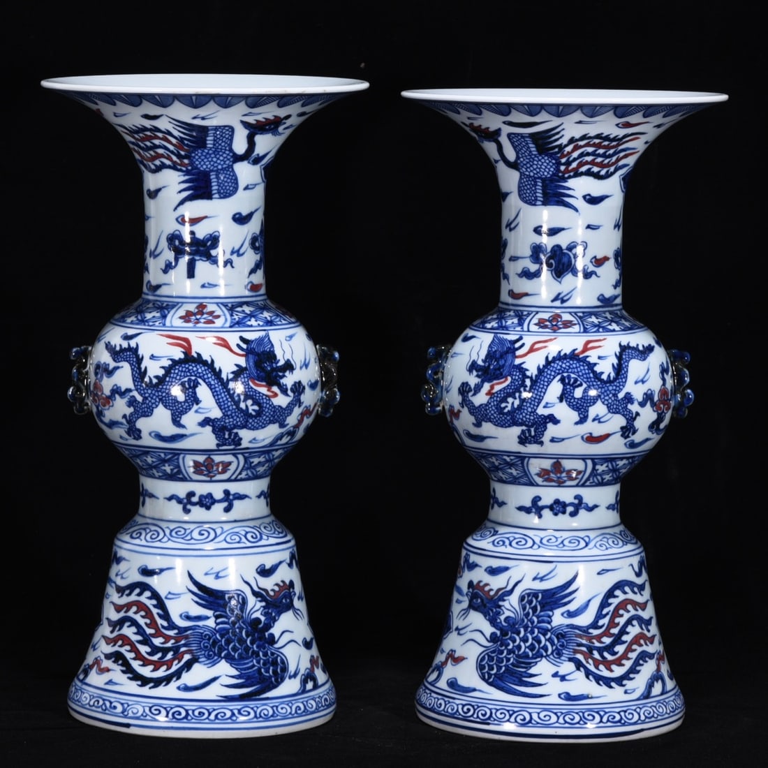 An Exquisite Blue and White Iron-Red Dragon and Phoenix Pattern Double-Ears Vase: An Exquisite Blue and White Iron-Red Dragon and Phoenix Pattern Double-Ears Vase Ming Dynasty, China Xuande Six-character Mark Size:32.cmx16.5cm (The Dimensions Of All Batches Are Manually Measured.If