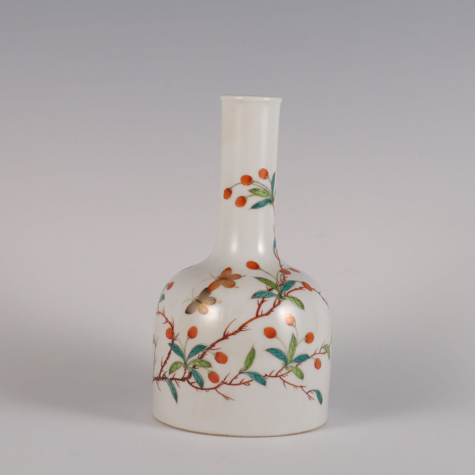 An Exquisite Famille-Rose Flower and Butterfly Pattern Vase: An Exquisite Famille-Rose Flower and Butterfly Pattern Vase Qing Dynasty, China Yongzheng Six-character Mark Size:18.3cmx9.5cm (The Dimensions Of All Batches Are Manually Measured.If You Need More Det