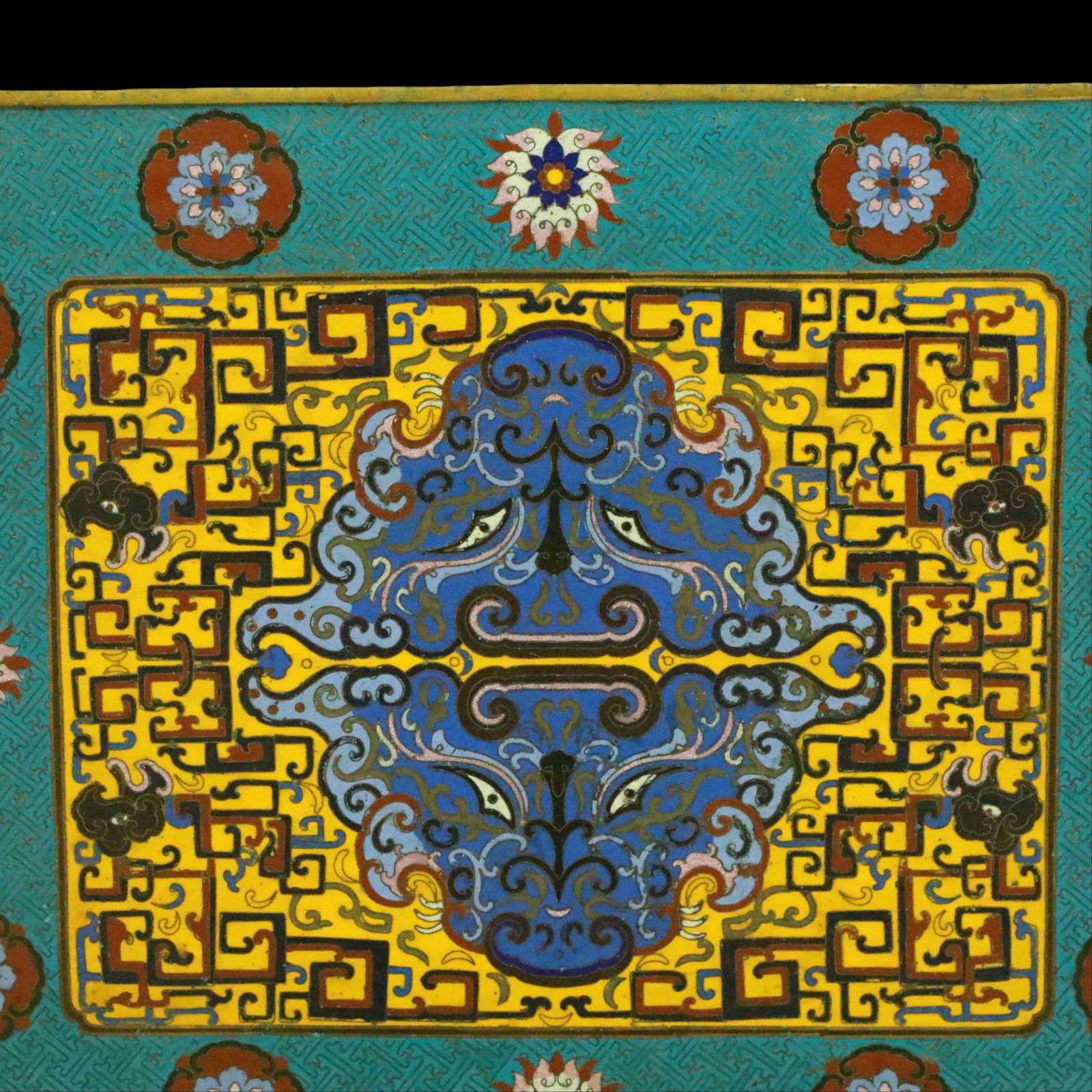 An Exquisite Cloisonne Lotus Pattern Dragon Pattern Beast-Face Pattern Throne - 18