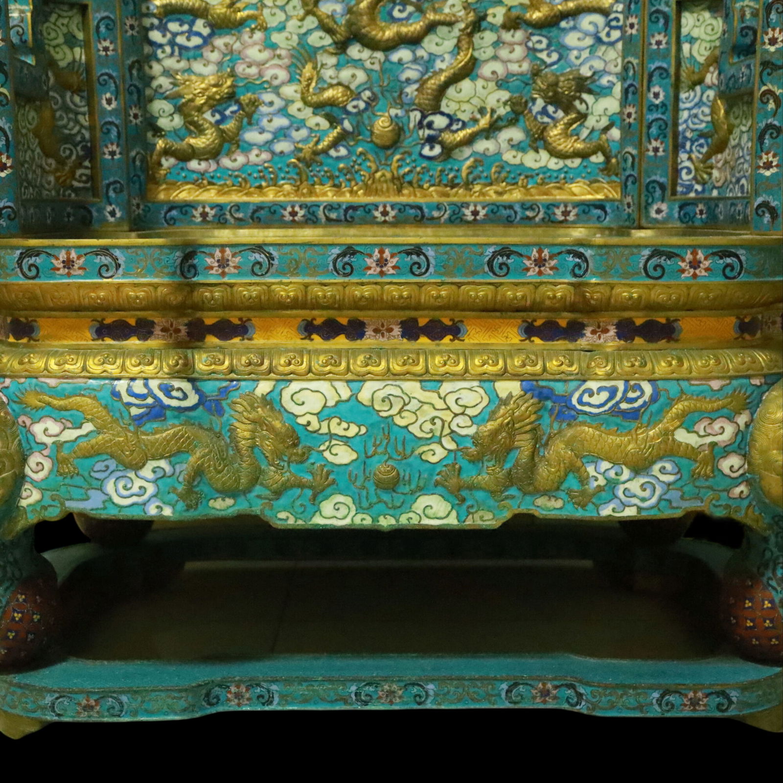 An Exquisite Cloisonne Lotus Pattern Dragon Pattern Beast-Face Pattern Throne - 5