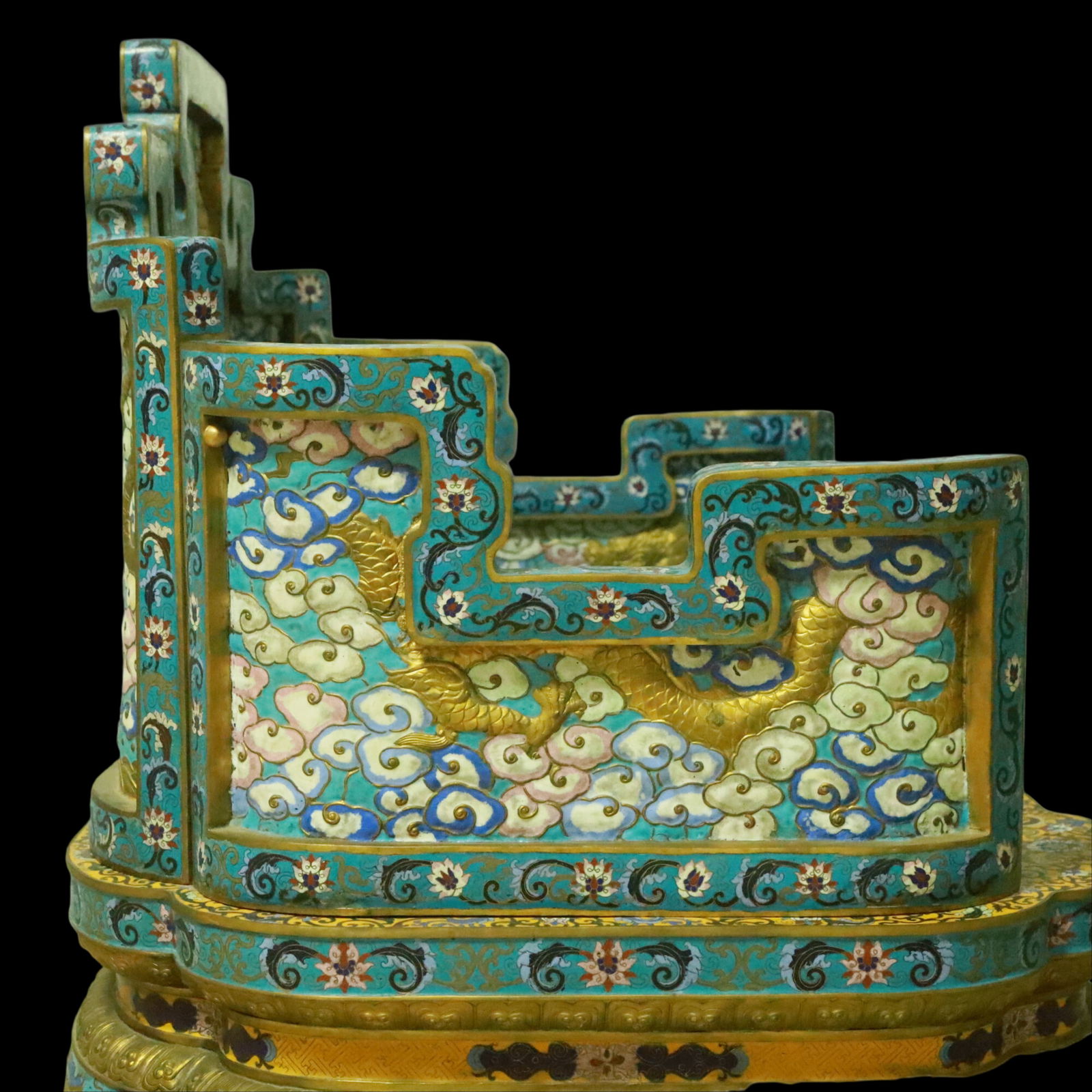 An Exquisite Cloisonne Lotus Pattern Dragon Pattern Beast-Face Pattern Throne - 9