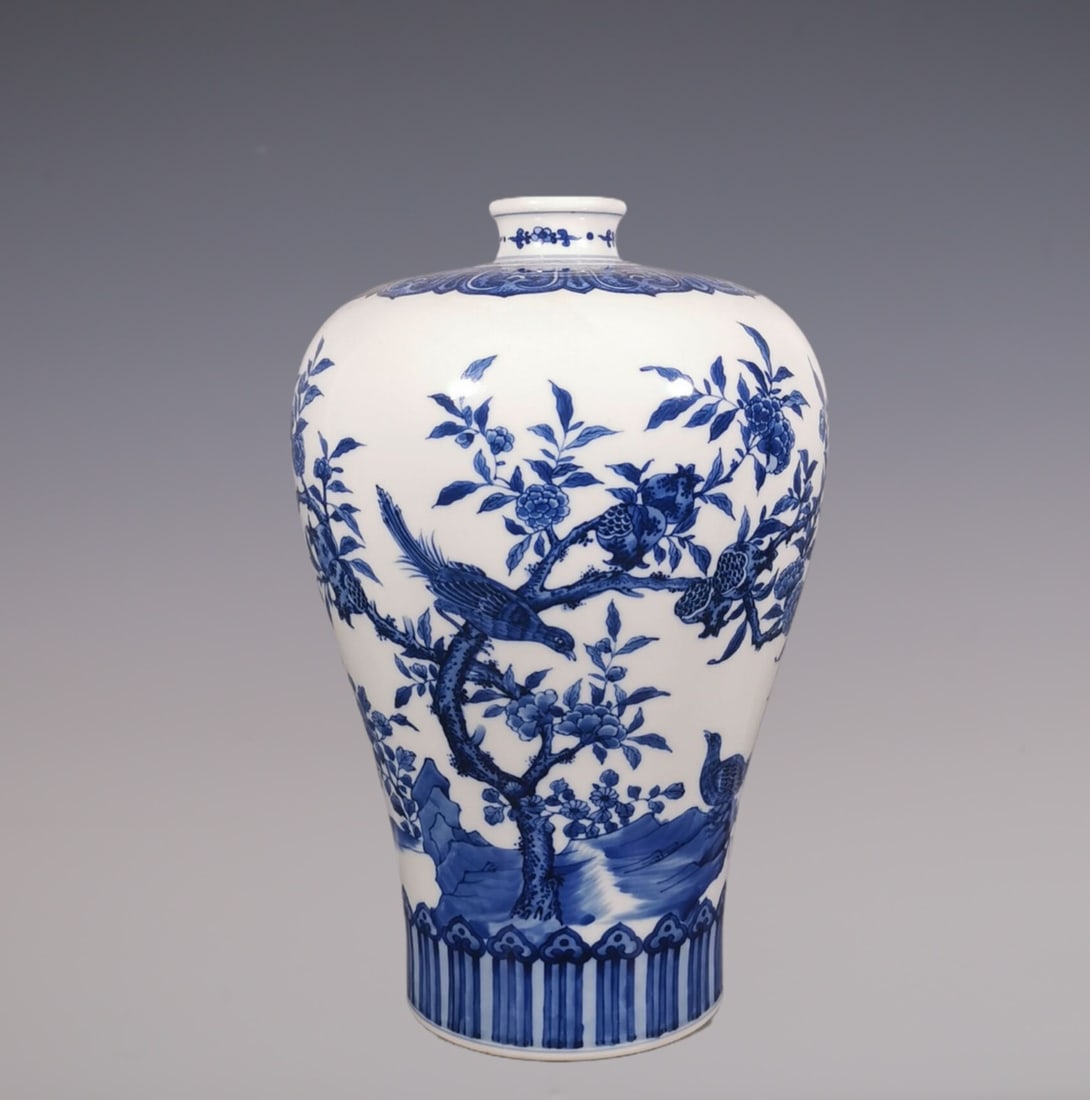 An Exquisite Blue and White Flower and Bird Pattern Vase: An Exquisite Blue and White Flower and Bird Pattern Vase Qing Dynasty, China Yongzheng Six-character Mark Size:38cmx24.5cm (The Dimensions Of All Batches Are Manually Measured.If You Need More Detaile
