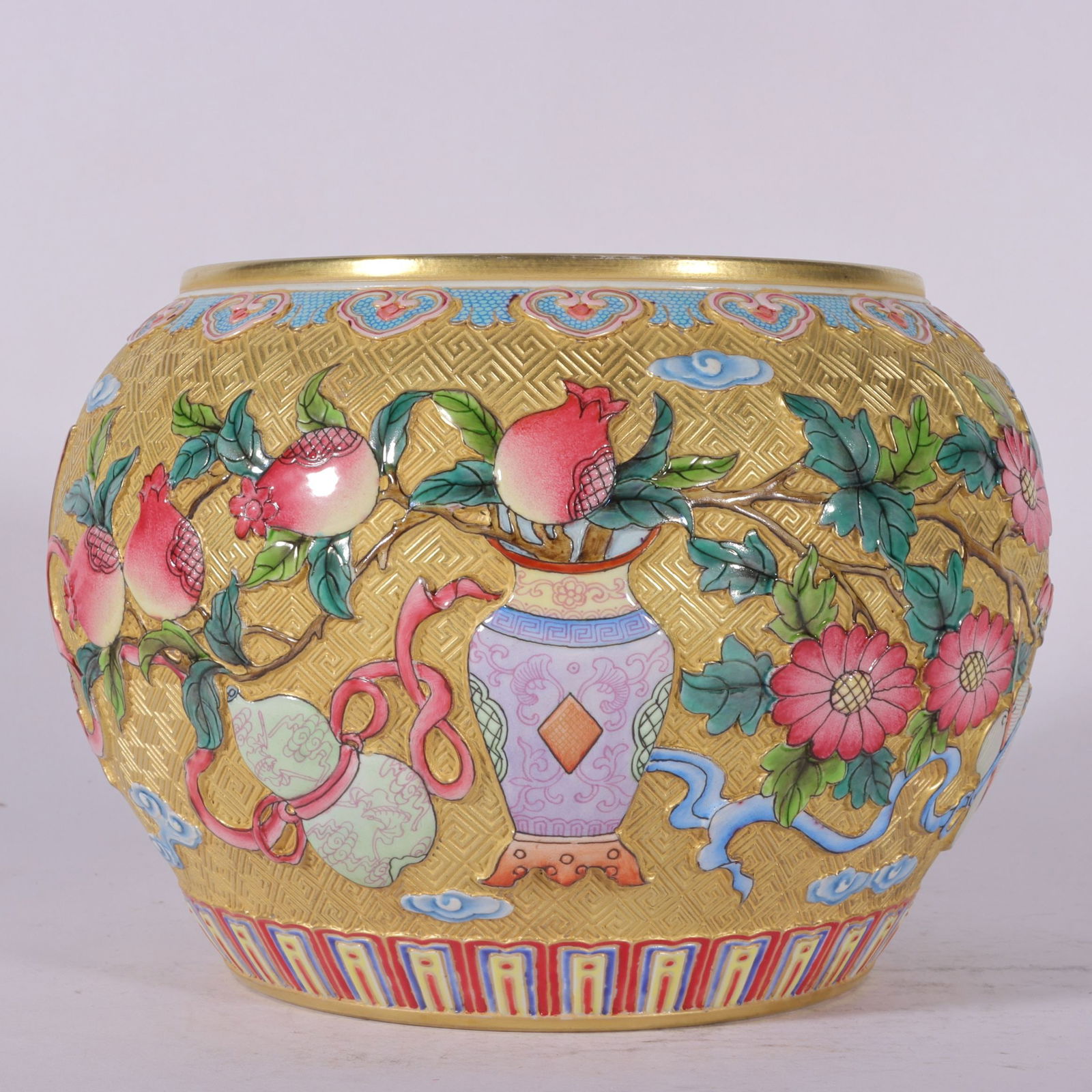 An Exquisite Enamel Flower and Fruit Pattern Brush Washer: An Exquisite Enamel Flower and Fruit Pattern Brush Washer Qing Dynasty, China Qianlong Six-character Mark Size:14.8cmx21cm (The Dimensions Of All Batches Are Manually Measured.If You Need More Detaile