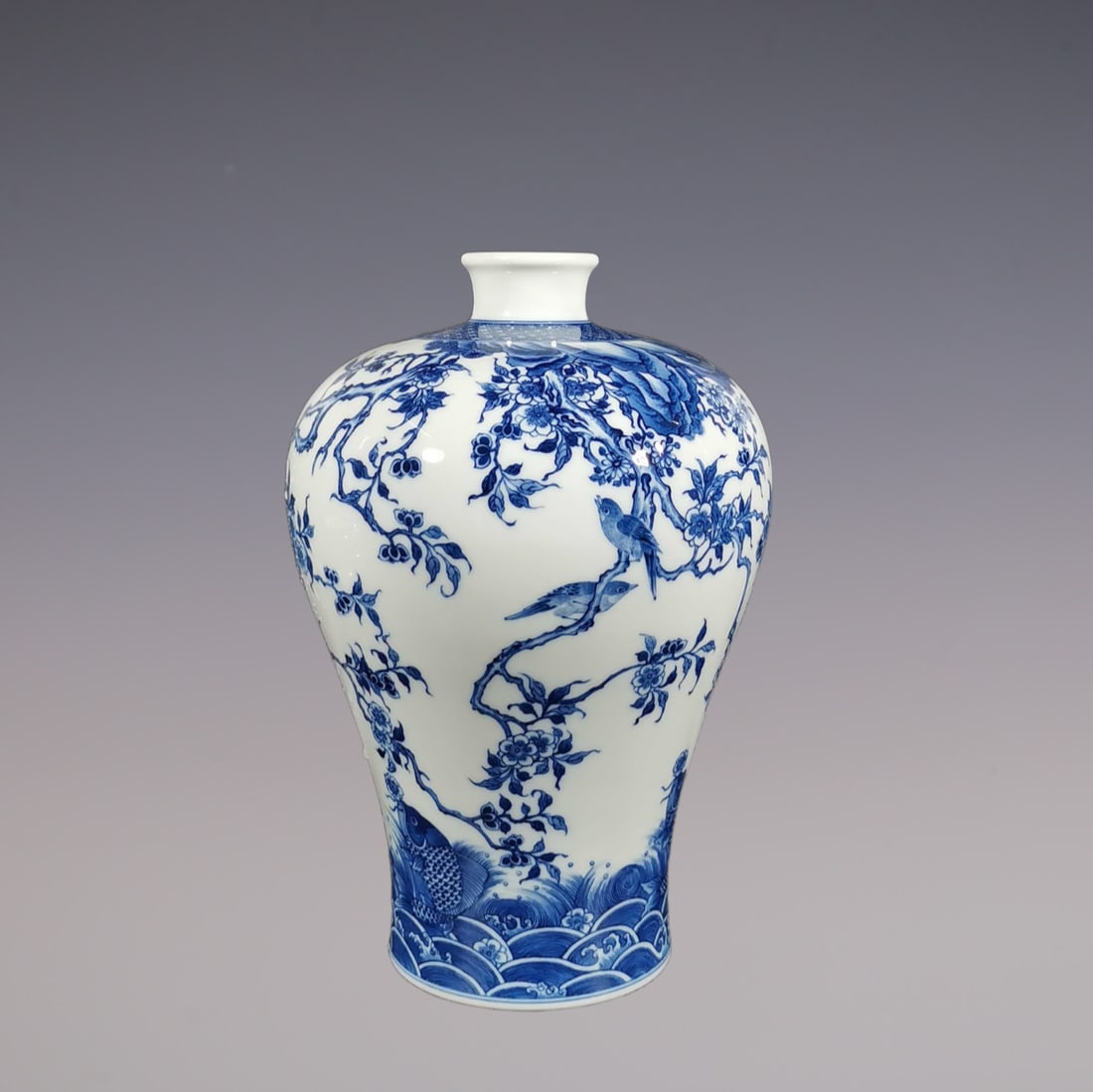 An Exquisite Blue and White Flower and Bird Pattern Seawater Pattern Vase (1 of 10)