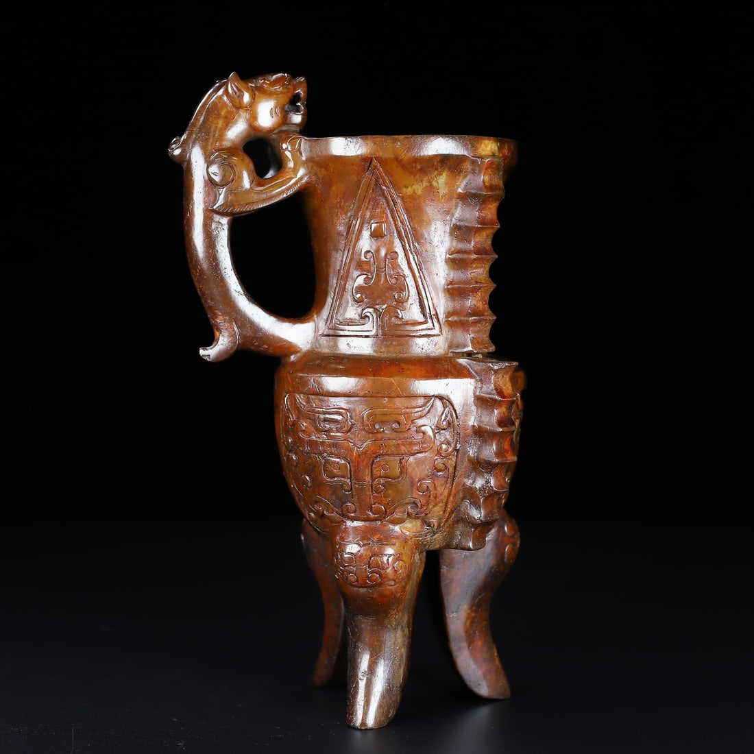 An Exquisite White Jade Beast-Face Pattern Tripod Cup: An Exquisite White Jade Beast-Face Pattern Tripod Cup Han Dynasty, China Size:20.9cmx13cmx9.8cm Weight:1.12kg (The Dimensions Of All Batches Are Manually Measured.If You Need More Detailed Information