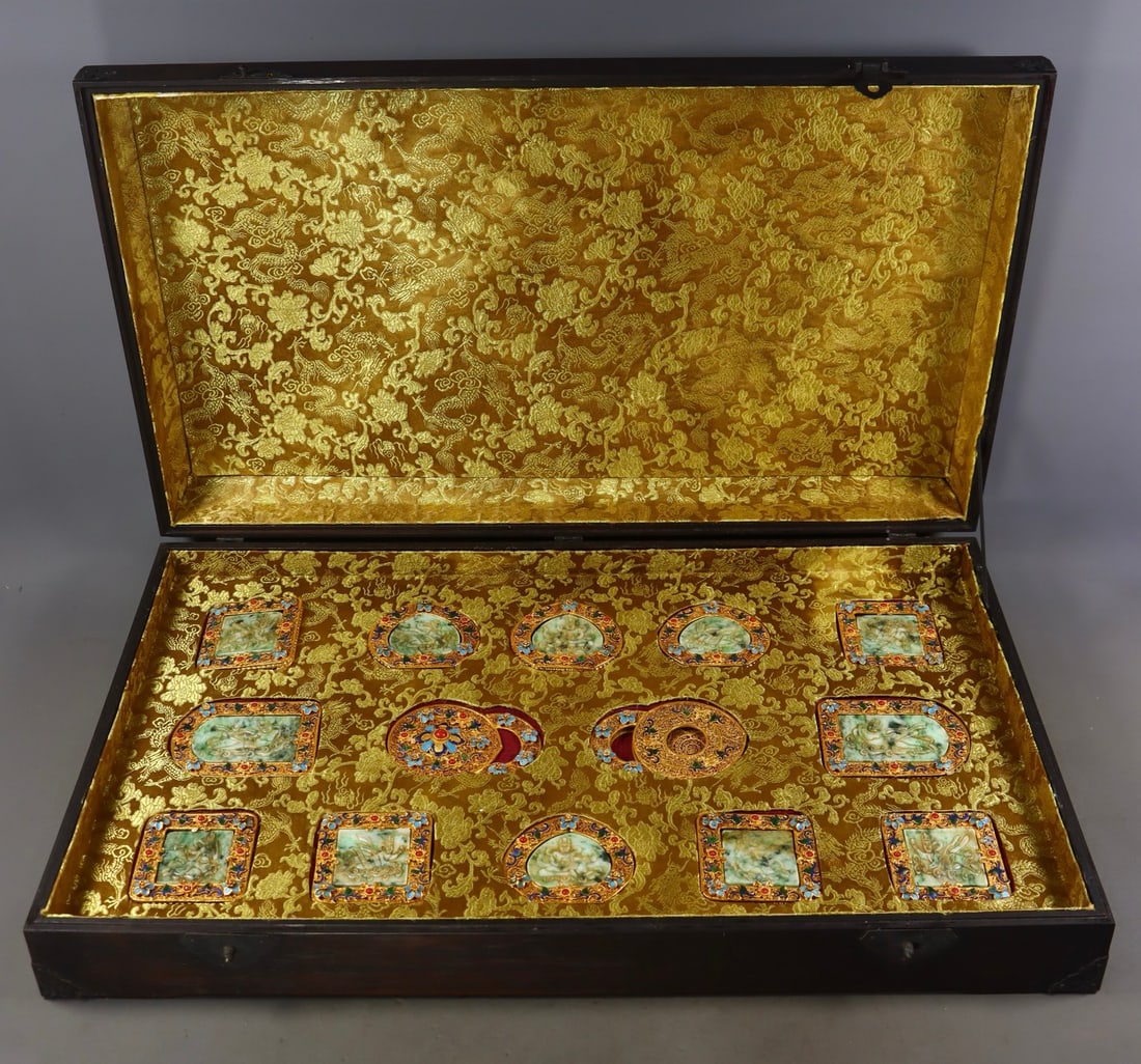 A Set of Fine Gilt Bronze Inlaid Jadeite Figure Pattern Ornament: A Set of Fine Gilt Bronze Inlaid Jadeite Figure Pattern Ornament Qing Dynasty, China Size:1.5cmx9.5cmx7cm Size:1.5cmx7cmx7cm Size:1.5cmx8cmx7cm Weight:1582g (The Dimensions Of All Batches Are Manually