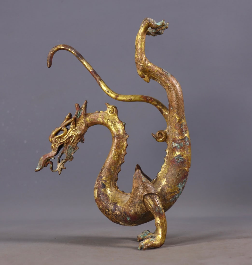 An Exquisite Gilt Bronze Dragon Ornament (1 of 9)