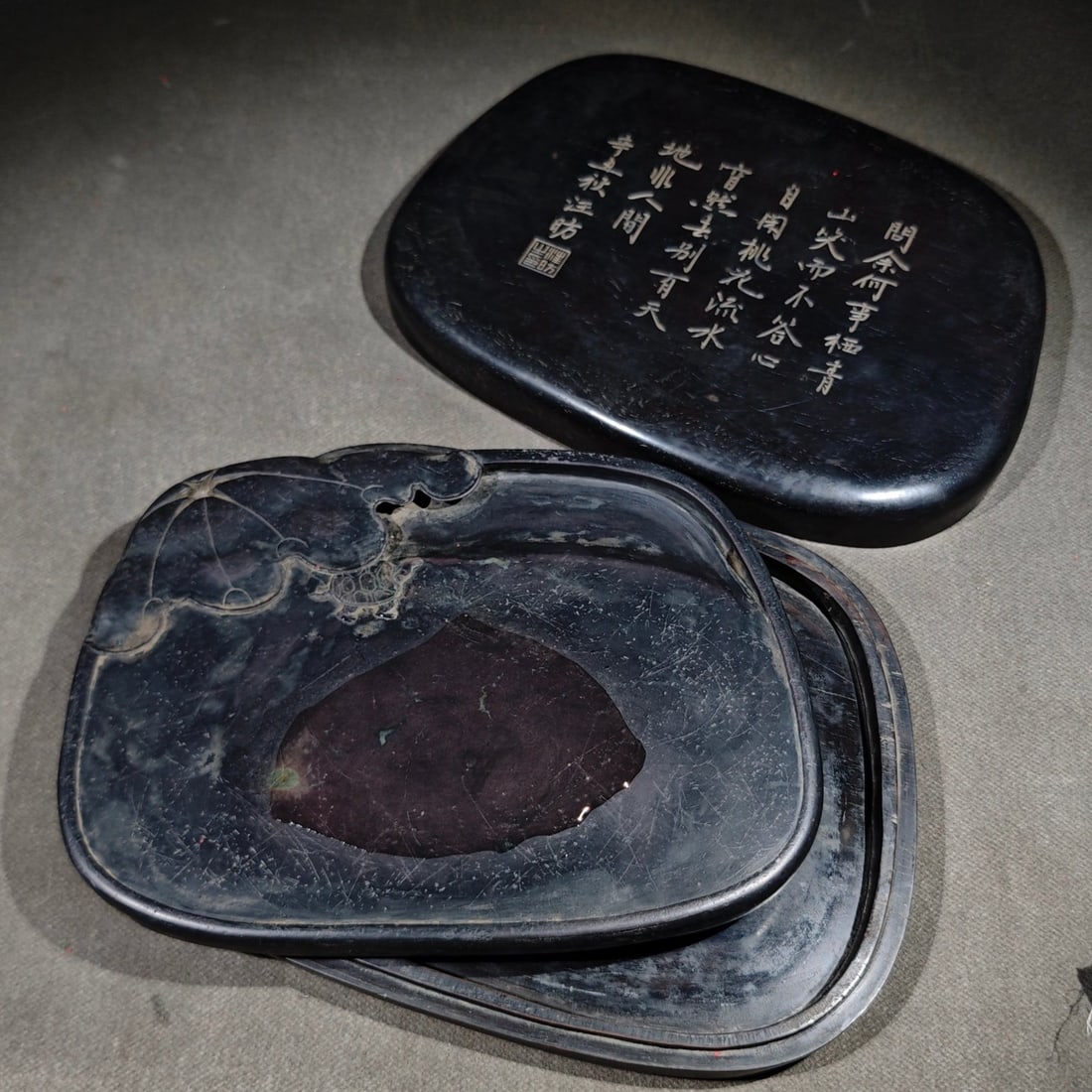 An Exquisite with poem Inkstone: An Exquisite with poem Inkstone Wang fang Size:22.2cmx16.8cmx1.9cm Box Size:24.8cmx19.8cmx3.9cm (The Dimensions Of All Batches Are Manually Measured.If You Need More Detailed Information, Please Conta