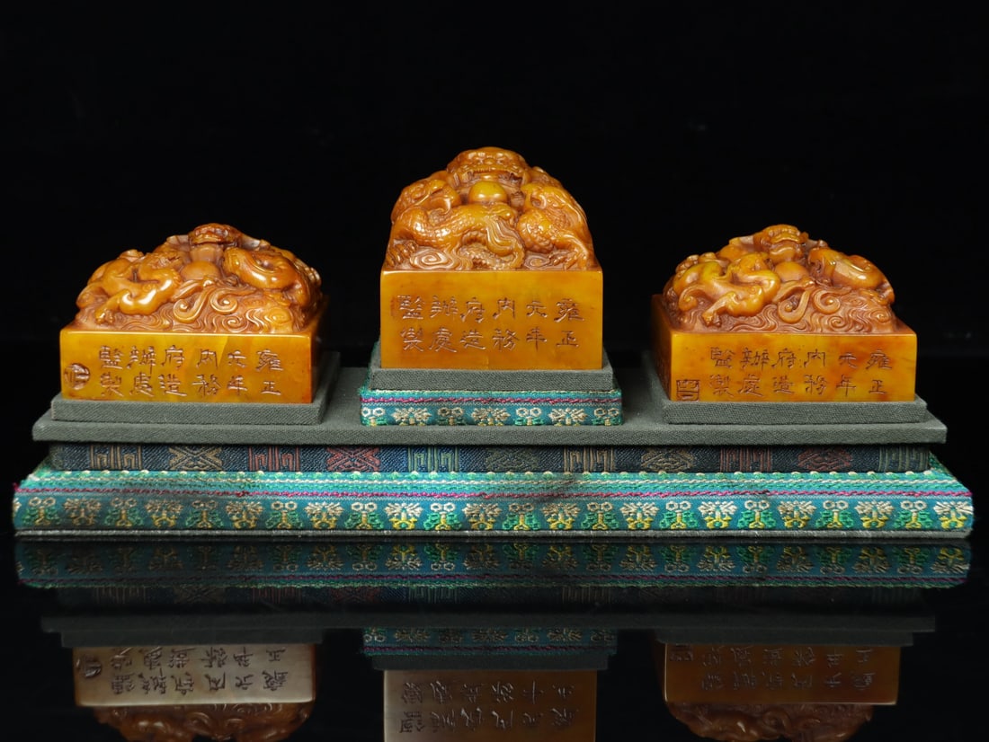 A Set of Fine Shoushan Stone Dragon Pattern Seal Ornament (1 of 9)