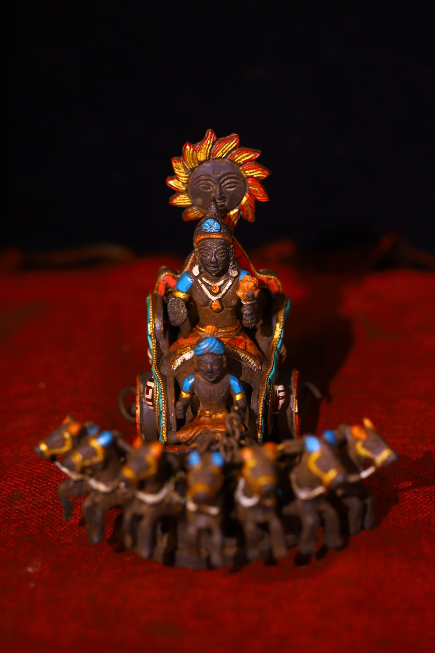 An Exquisite Bronze Inlaid Gems Figure Ornament: An Exquisite Bronze Inlaid Gems Figure Ornament Qing Dynasty, China Size:23cmx18cmx23cm Weight:2050g (The Dimensions Of All Batches Are Manually Measured.If You Need More Detailed Information, Please