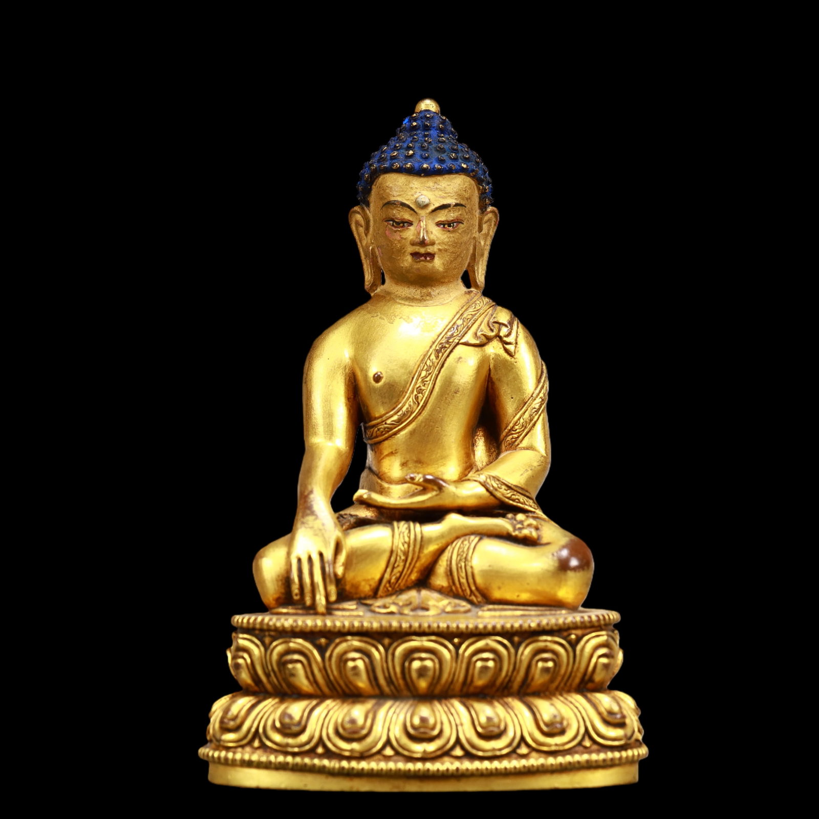 A Exquisite Gilt Bronze Statue of Sakyamuni: A Exquisite Gilt Bronze Statue of Sakyamuni Qing Dynasty, China Size:9cmx6.5cmx15cm Weight:600g (The Dimensions Of All Batches Are Manually Measured.If You Need More Detailed Information, Please Conta