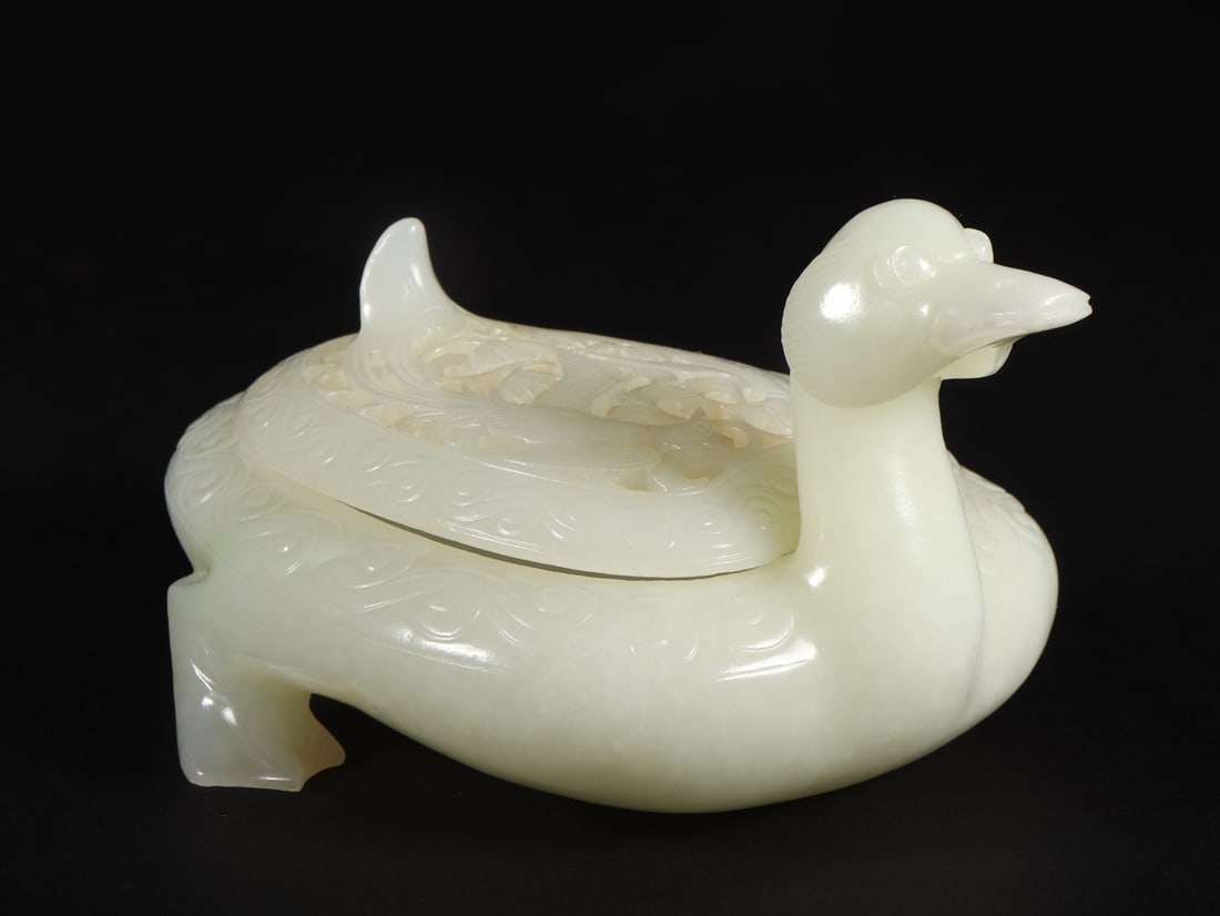 An Exquisite White Jade Lotus Pattern Phoenix Pattern Duck-Shaped Censer: An Exquisite White Jade Lotus Pattern Phoenix Pattern Duck-Shaped Censer Han Dynasty, China Size:10.8cmx9.8cmx7.5cm Weight:284g (The Dimensions Of All Batches Are Manually Measured.If You Need More De