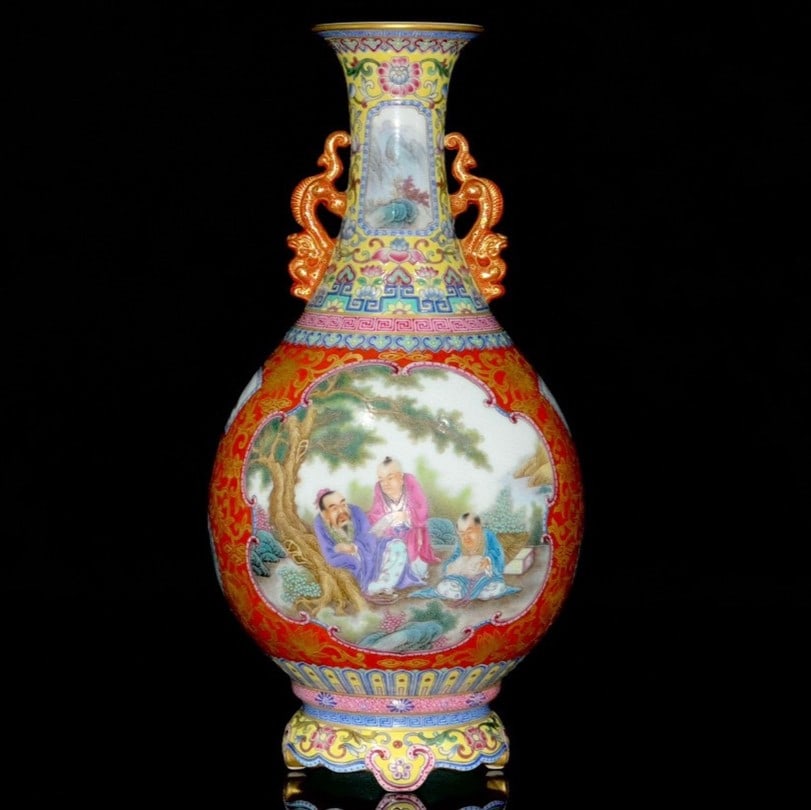 An Exquisite Iron-Red Painted Gold Landscape and Figure Pattern Lotus Pattern Double-Ears Vase: An Exquisite Iron-Red Painted Gold Landscape and Figure Pattern Lotus Pattern Double-Ears Vase Qing Dynasty, China Qianlong Four-character Mark Size:25.3cmx12.8cm (The Dimensions Of All Batches Are Ma